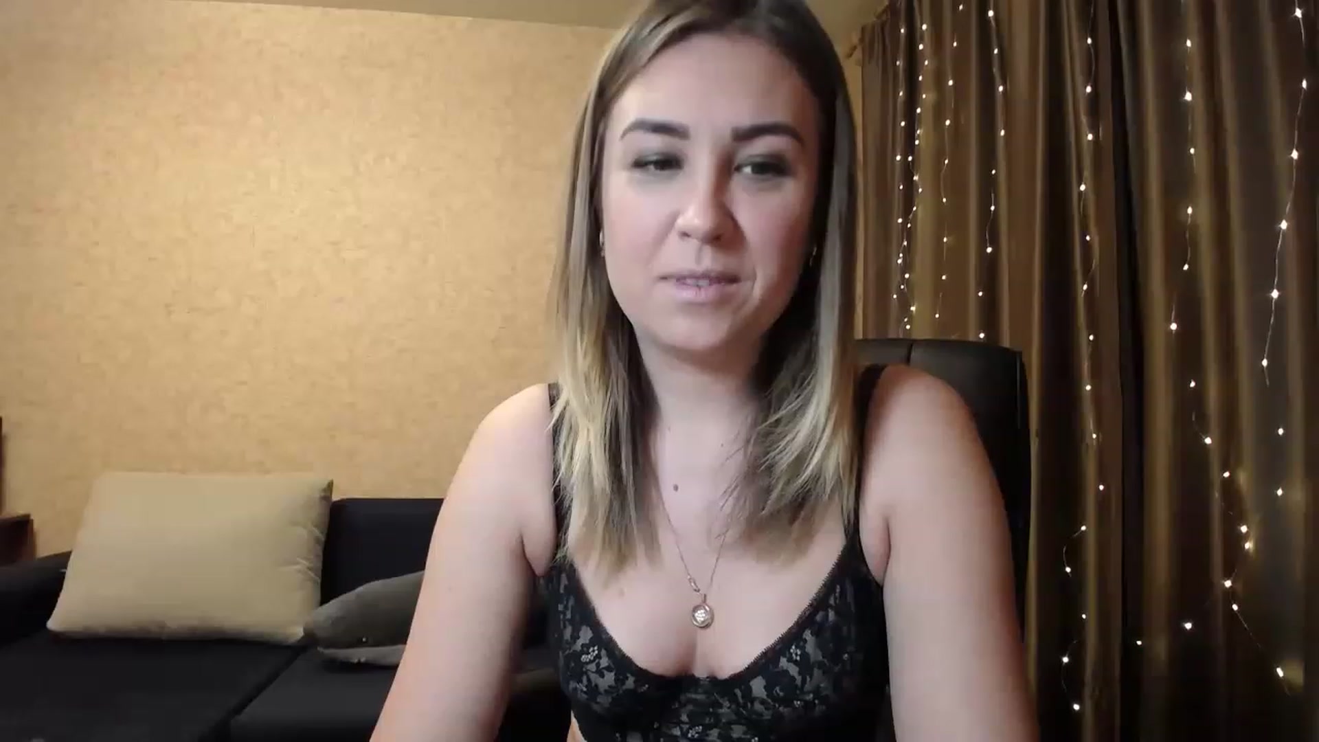 Gallery image thumbnail from Tarot__Reader's myfreecams stream on, 12/17/2022, 01:41 image 2 of 20