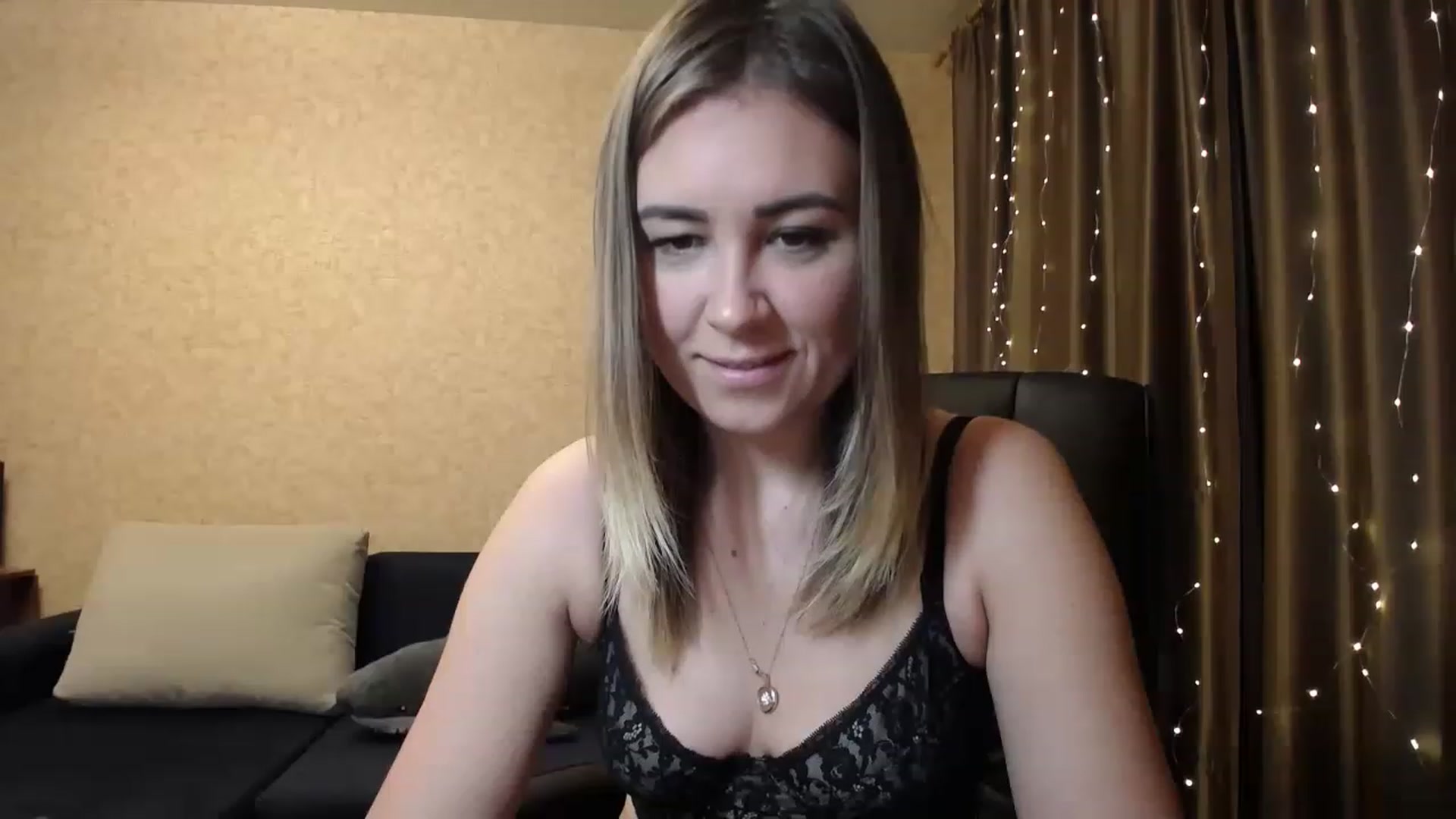 Gallery image thumbnail from Tarot__Reader's myfreecams stream on, 12/17/2022, 01:41 image 12 of 20