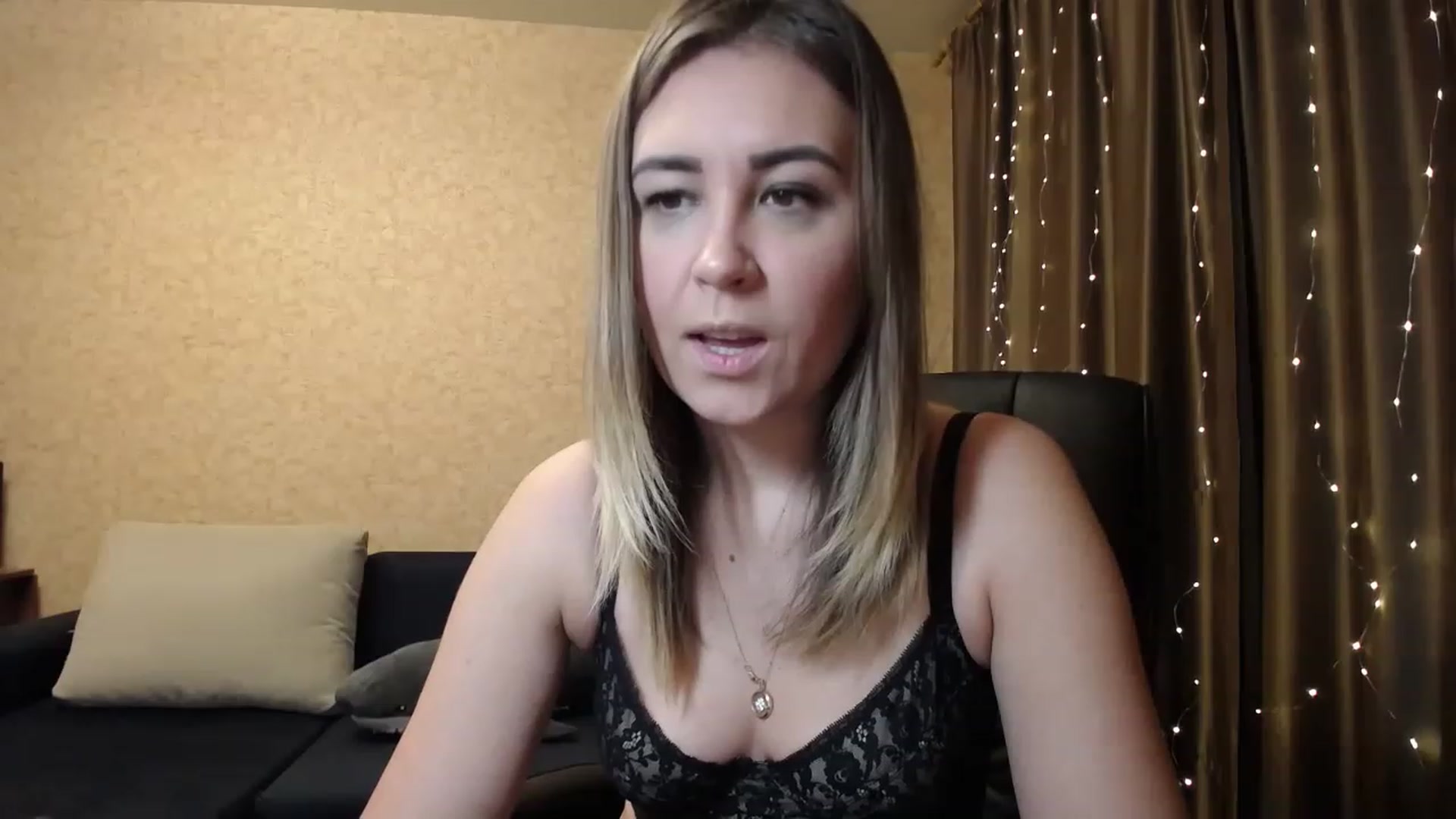 Gallery image thumbnail from Tarot__Reader's myfreecams stream on, 12/17/2022, 01:41 image 11 of 20