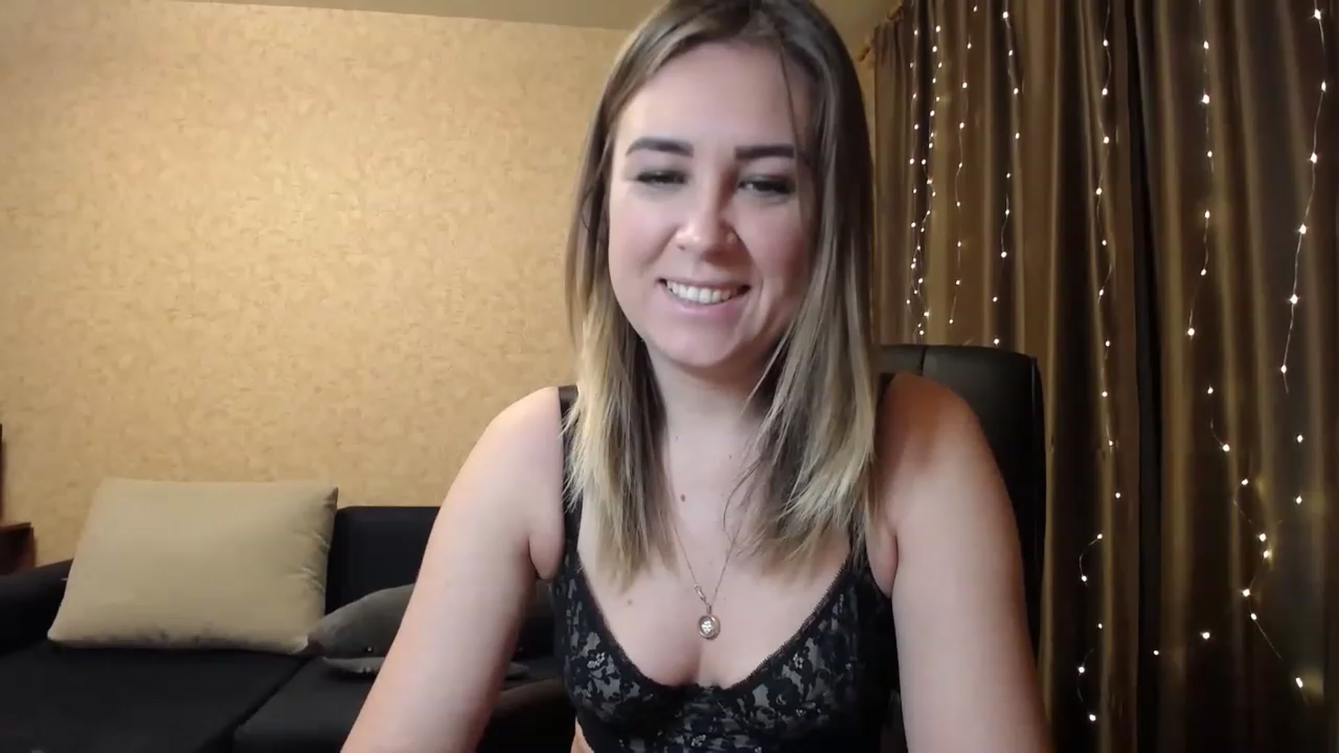 Gallery image thumbnail from Tarot__Reader's myfreecams stream on, 12/17/2022, 01:41 image 1 of 20