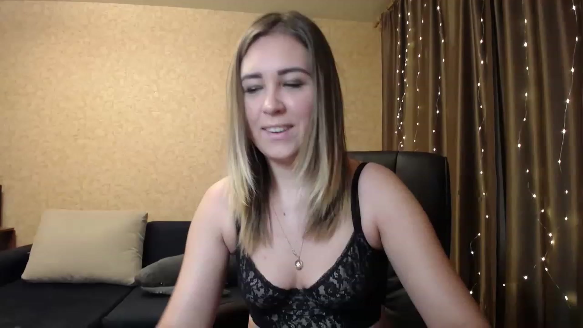 Gallery image thumbnail from Tarot__Reader's myfreecams stream on, 12/17/2022, 01:41 image 7 of 20