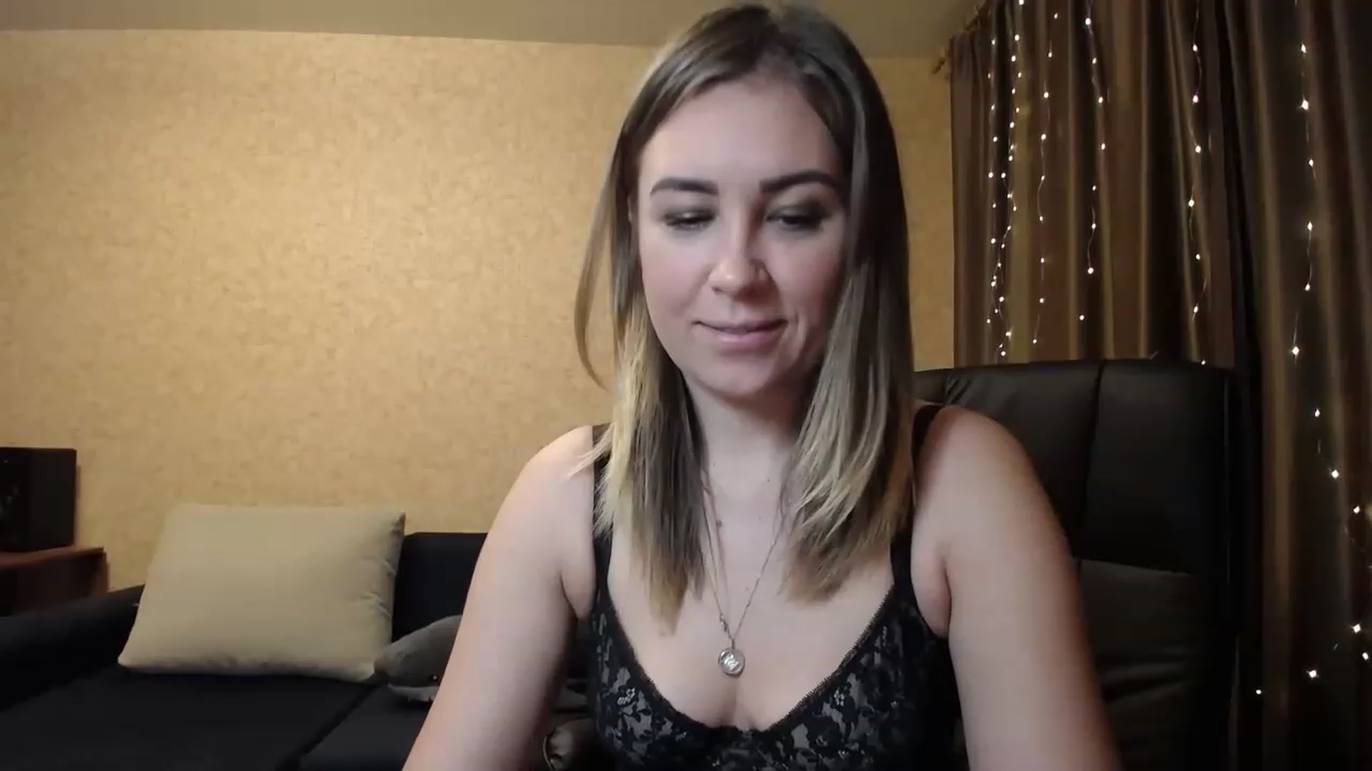 Gallery image thumbnail from Tarot__Reader's myfreecams stream on, 12/17/2022, 04:58 image 2 of 20