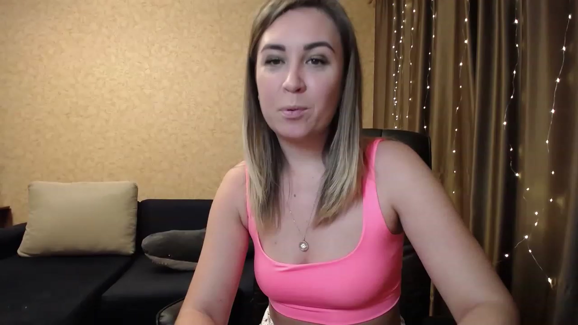 Gallery image thumbnail from Tarot__Reader's myfreecams stream on, 12/18/2022, 01:08 image 5 of 20