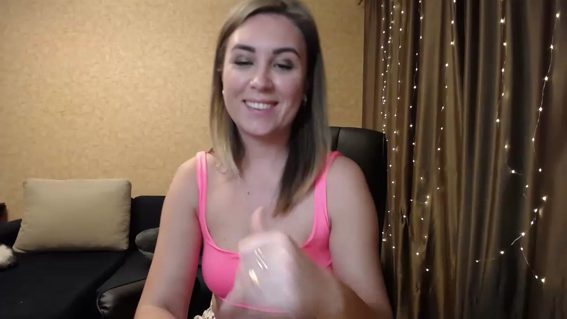 Gallery image thumbnail from Tarot__Reader's myfreecams stream on, 12/18/2022, 02:38 image 13 of 20