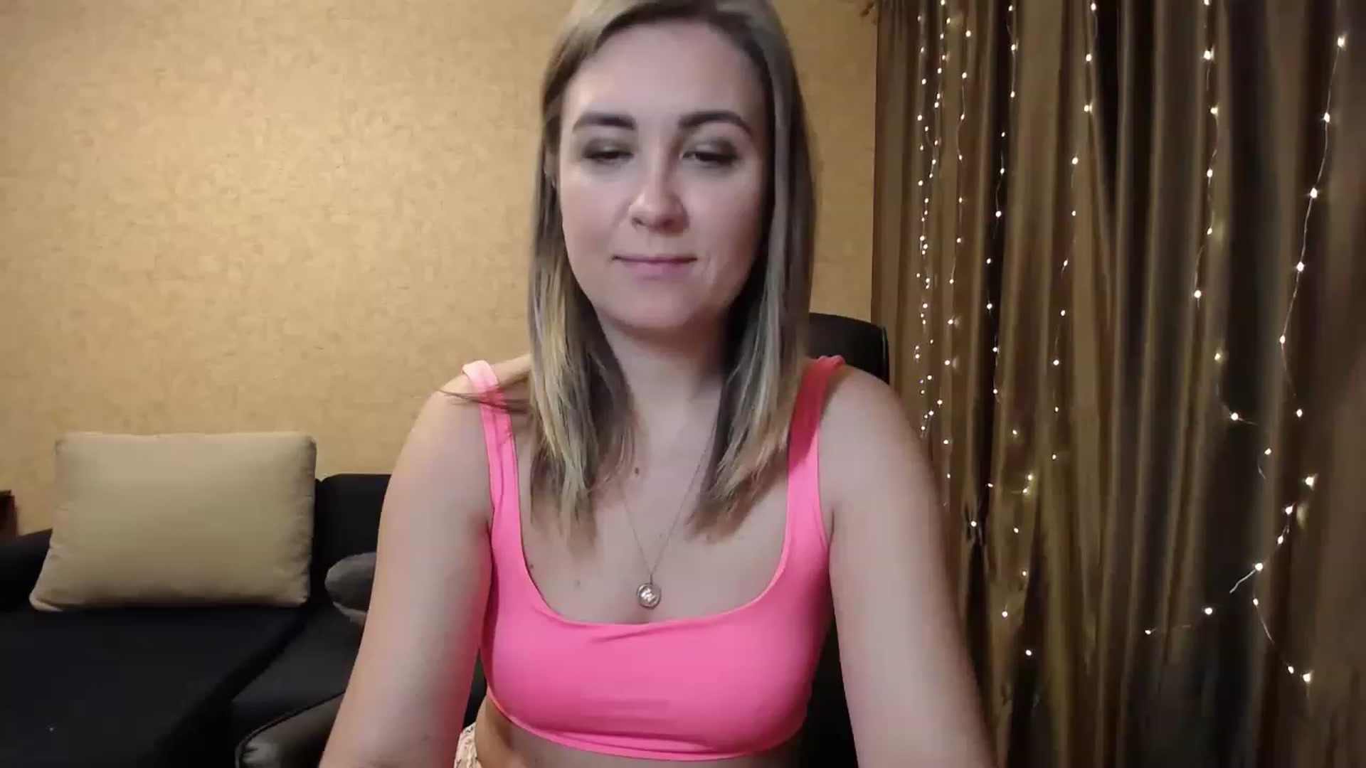 Gallery image thumbnail from Tarot__Reader's myfreecams stream on, 12/18/2022, 02:38 image 17 of 20