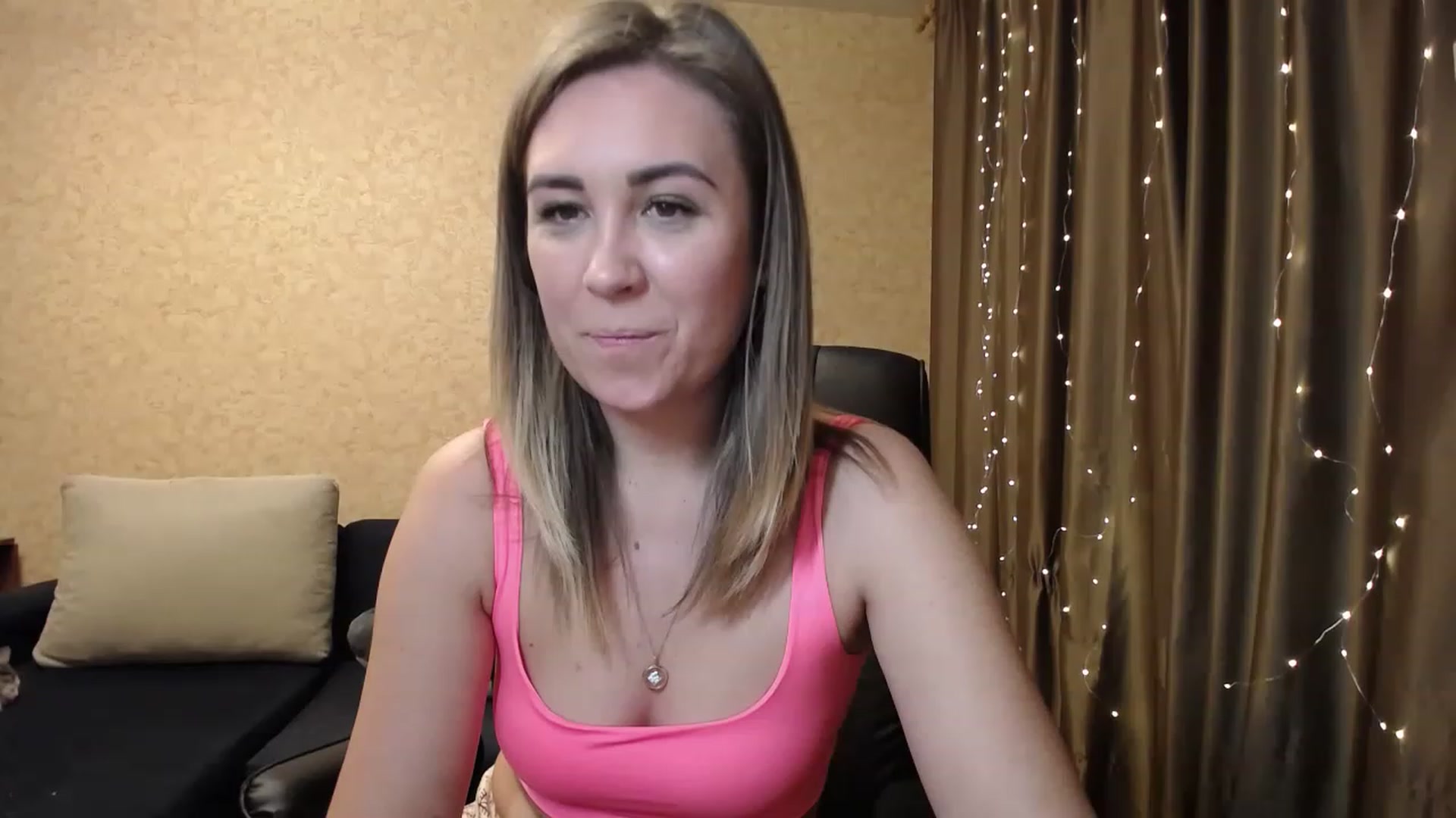 Gallery image thumbnail from Tarot__Reader's myfreecams stream on, 12/18/2022, 02:38 image 6 of 20