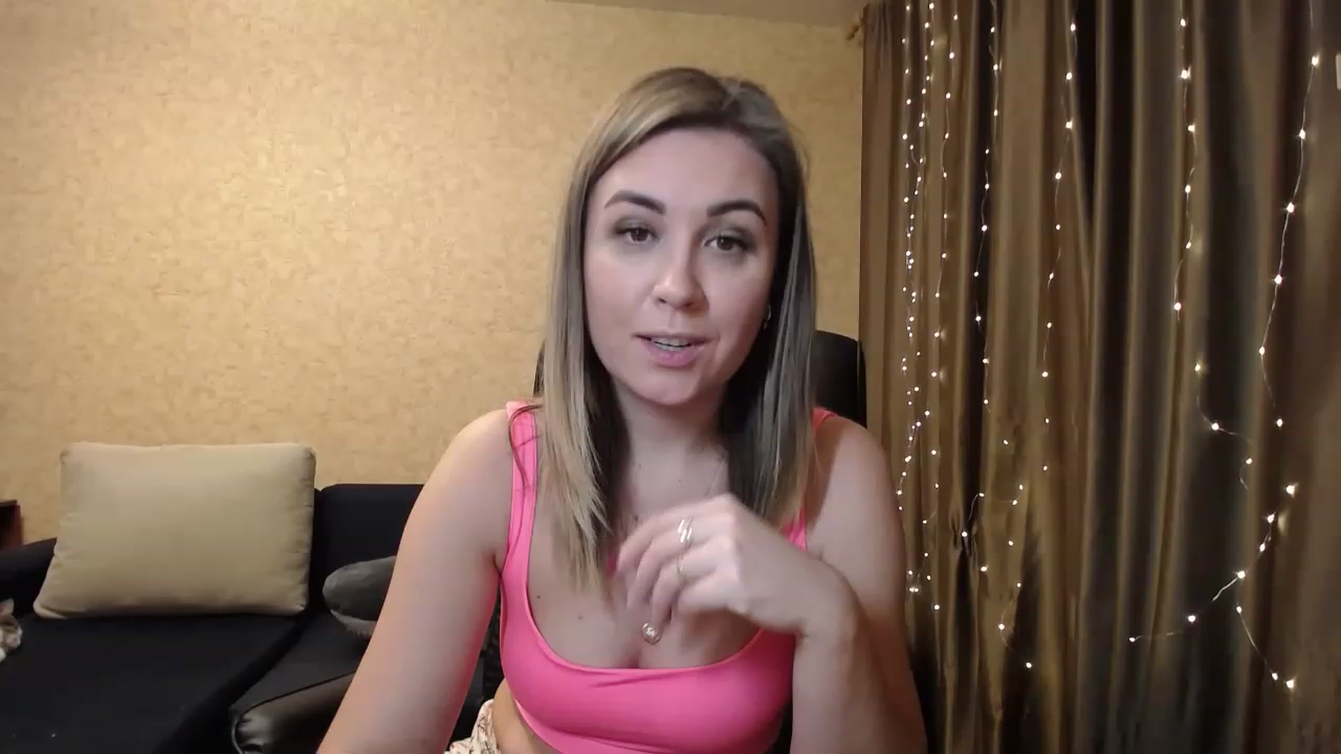Gallery image thumbnail from Tarot__Reader's myfreecams stream on, 12/18/2022, 02:38 image 7 of 20