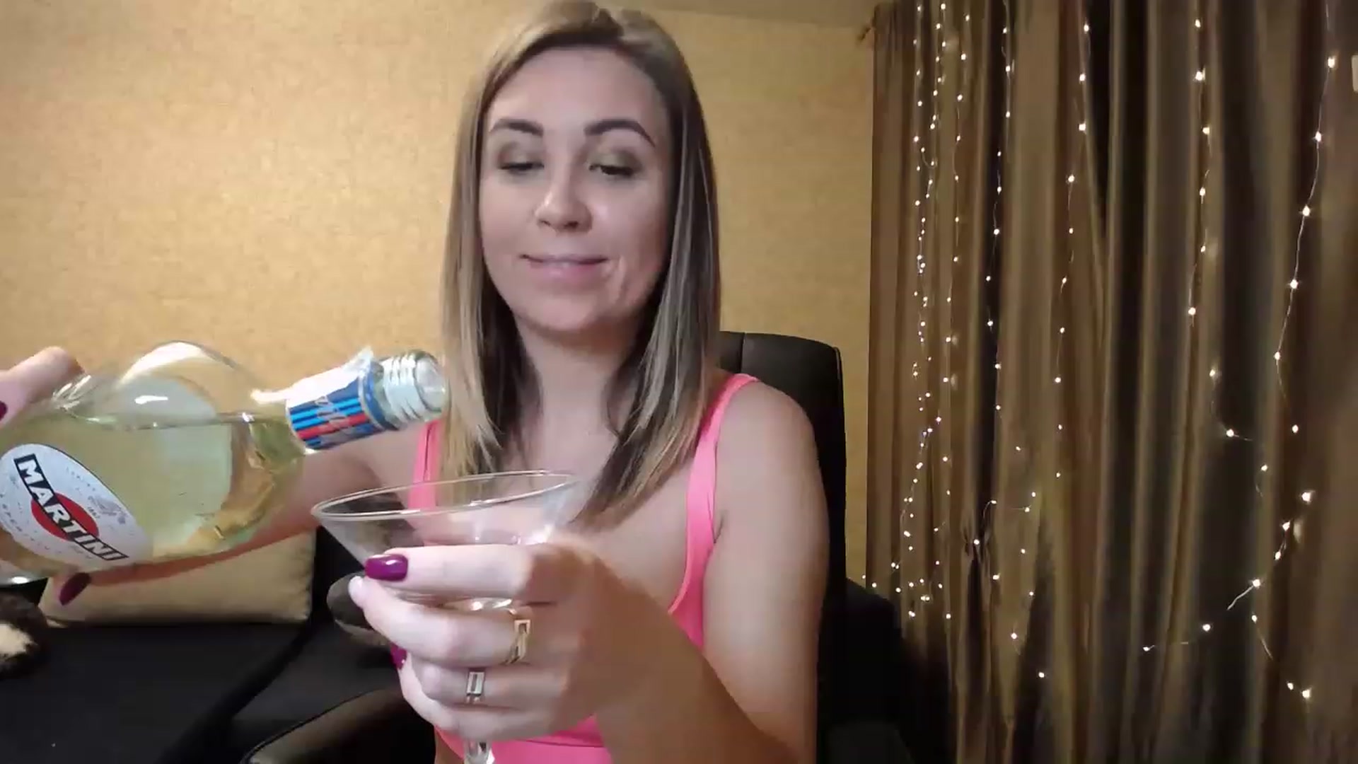 Gallery image thumbnail from Tarot__Reader's myfreecams stream on, 12/18/2022, 02:38 image 8 of 20