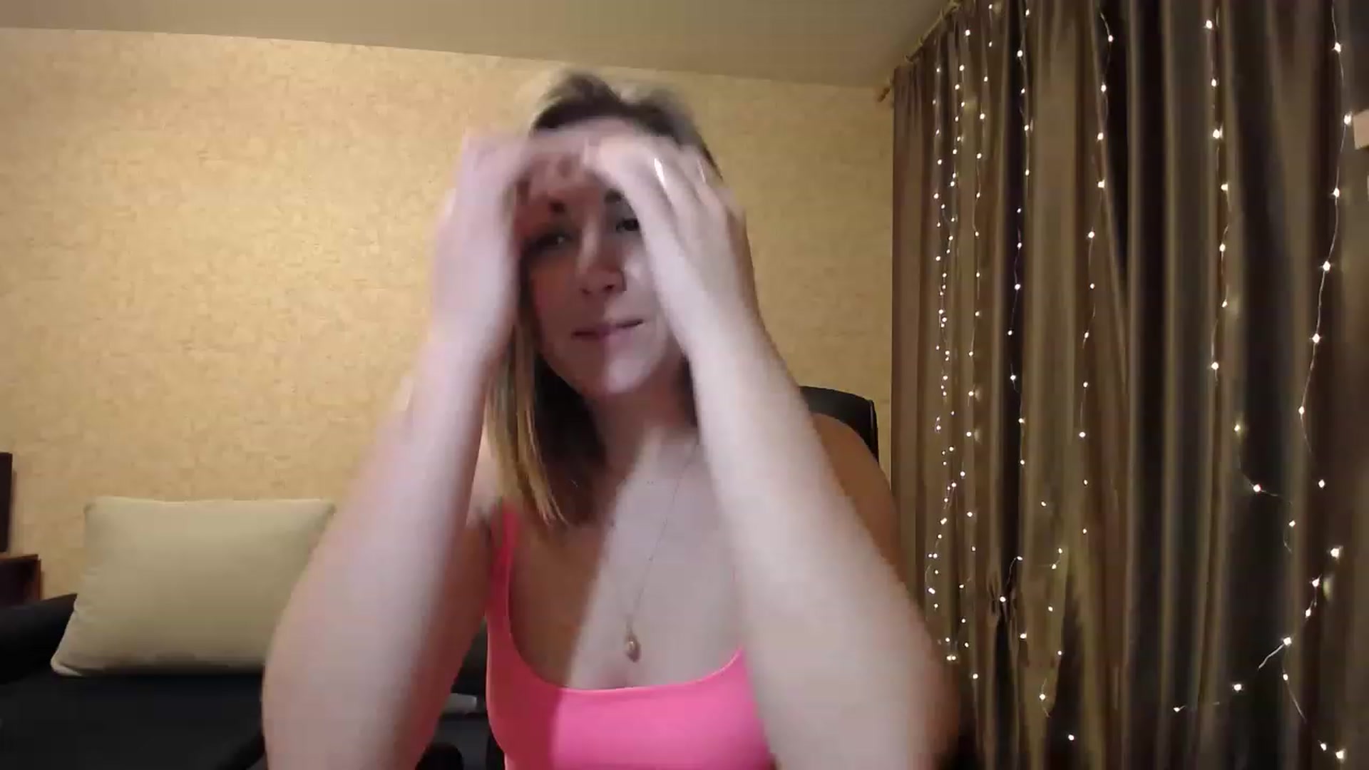 Gallery image thumbnail from Tarot__Reader's myfreecams stream on, 12/18/2022, 02:38 image 4 of 20