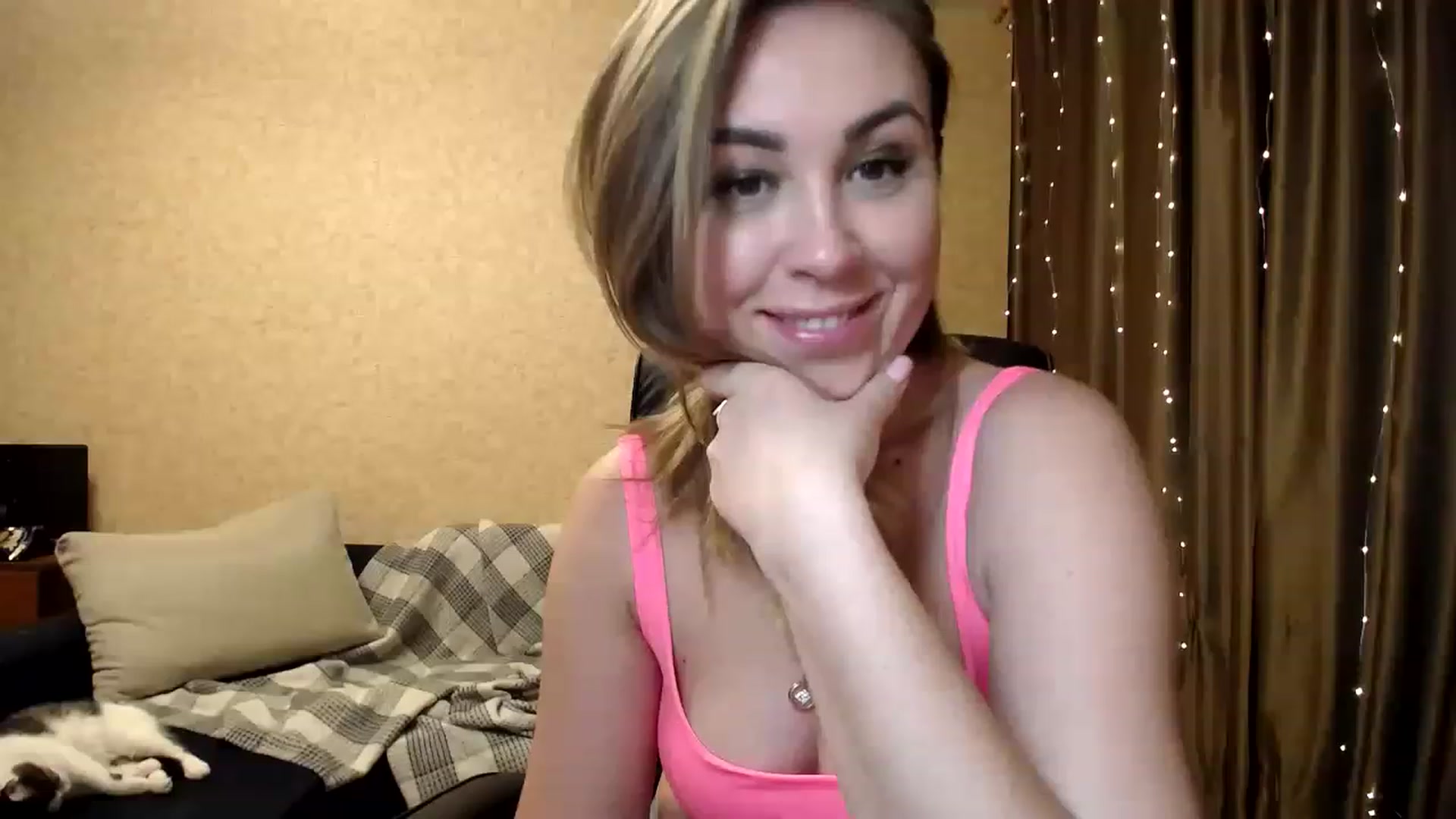 Gallery image thumbnail from Tarot__Reader's myfreecams stream on, 01/17/2023, 03:22 image 6 of 20
