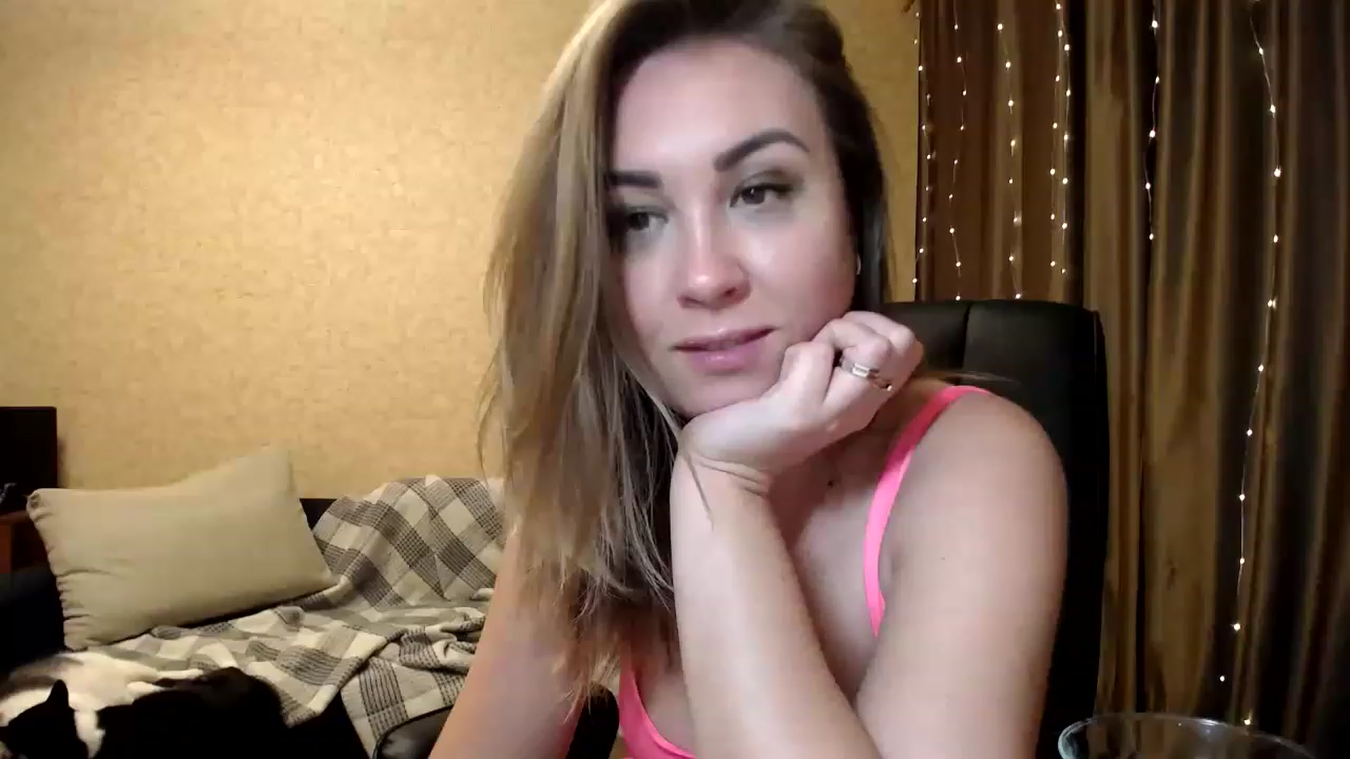 Gallery image thumbnail from Tarot__Reader's myfreecams stream on, 01/17/2023, 03:22 image 15 of 20