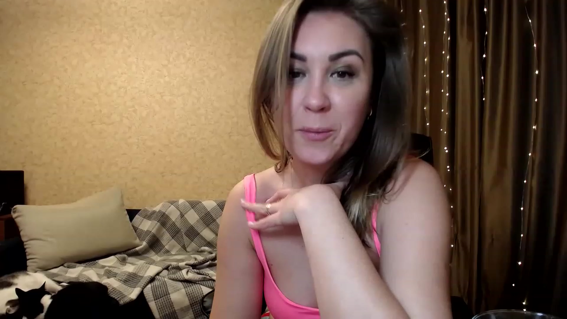 Gallery image thumbnail from Tarot__Reader's myfreecams stream on, 01/17/2023, 03:22 image 10 of 20
