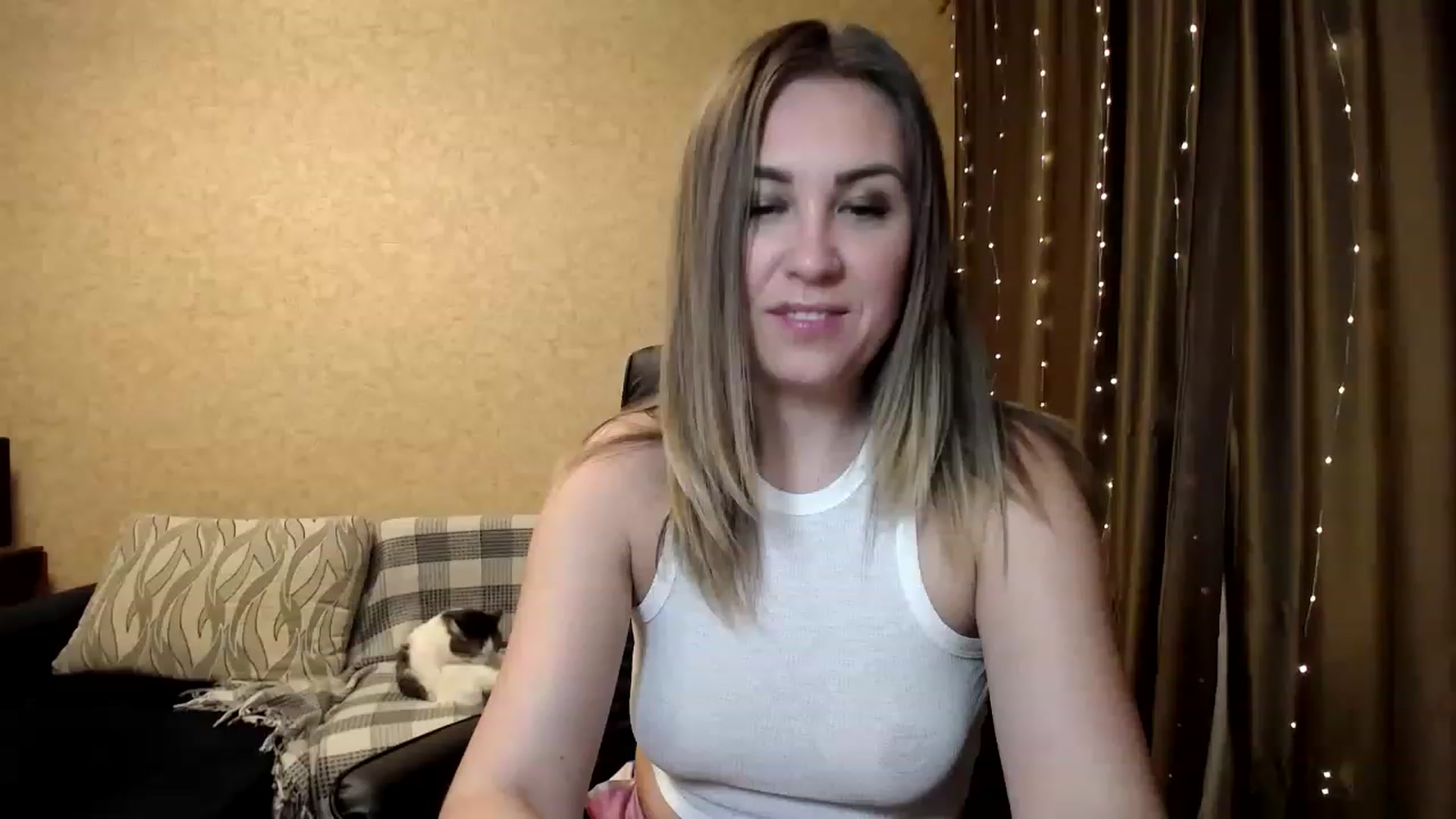 Gallery image thumbnail from Tarot__Reader's myfreecams stream on, 01/18/2023, 01:17 image 17 of 20