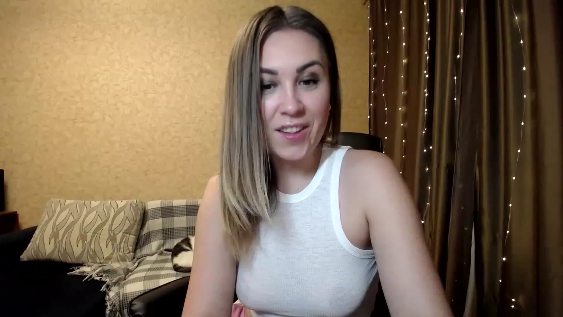 Gallery image thumbnail from Tarot__Reader's myfreecams stream on, 01/18/2023, 01:17 image 18 of 20