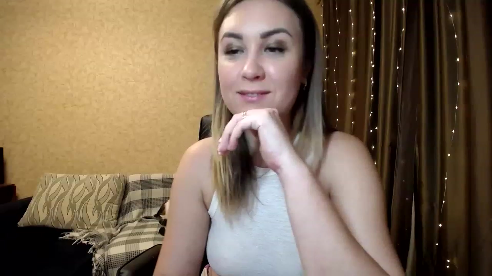 Gallery image thumbnail from Tarot__Reader's myfreecams stream on, 01/18/2023, 01:17 image 14 of 20