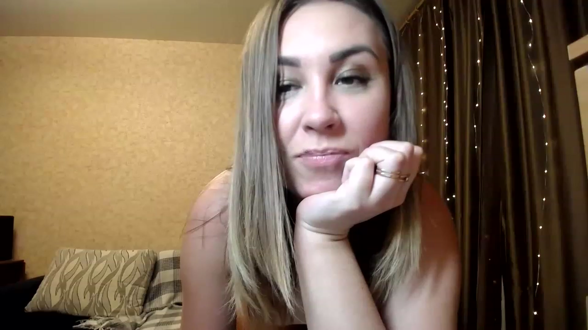 Gallery image thumbnail from Tarot__Reader's myfreecams stream on, 01/18/2023, 01:17 image 8 of 20