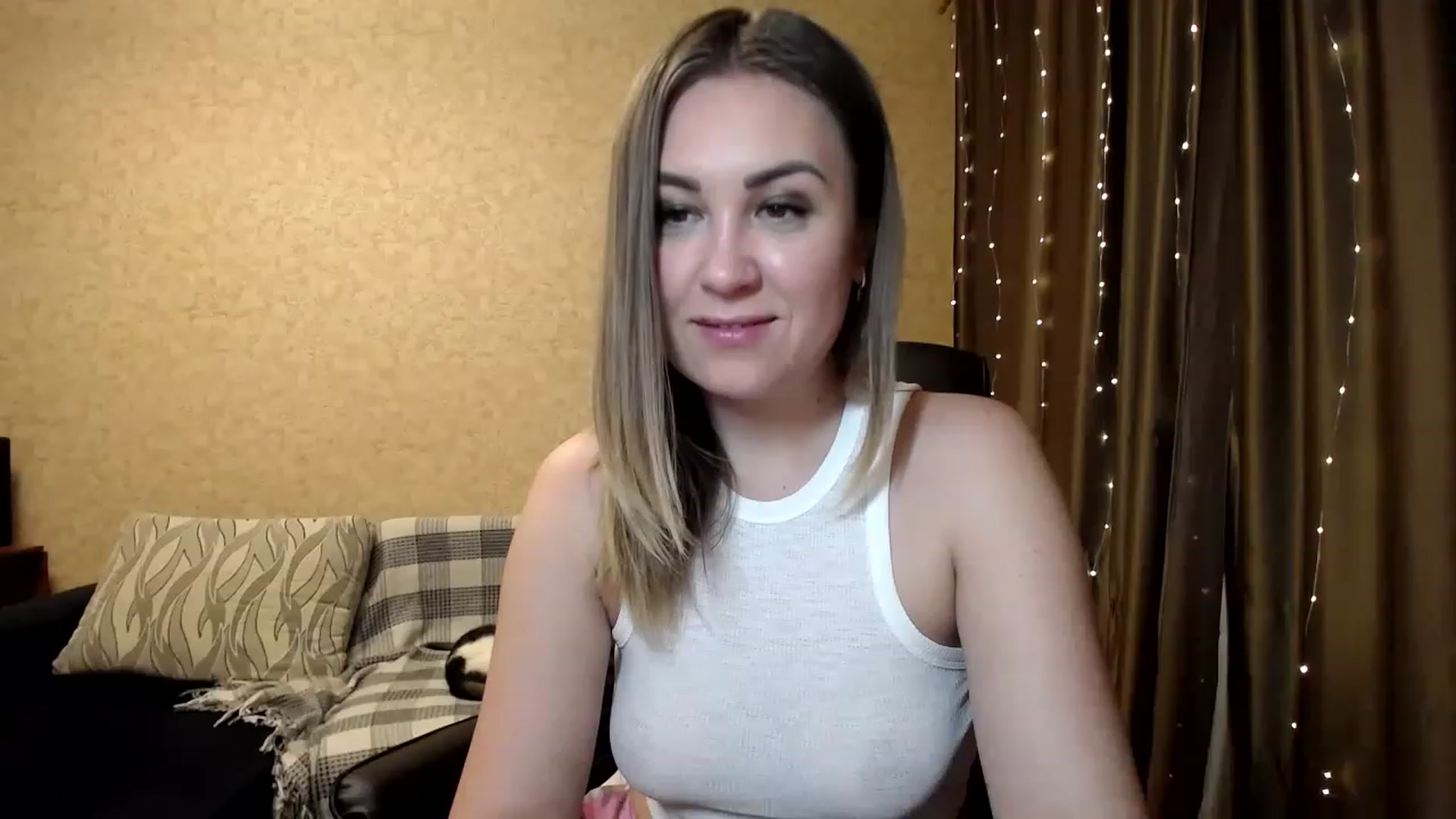 Gallery image thumbnail from Tarot__Reader's myfreecams stream on, 01/18/2023, 01:17 image 19 of 20