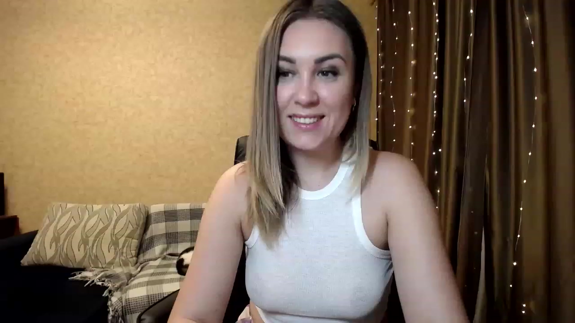 Gallery image thumbnail from Tarot__Reader's myfreecams stream on, 01/18/2023, 01:17 image 20 of 20
