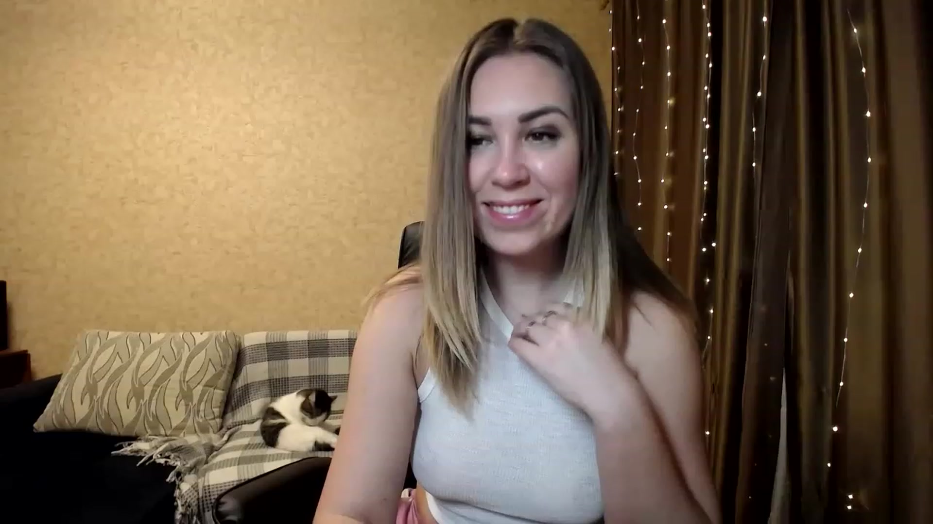 Gallery image thumbnail from Tarot__Reader's myfreecams stream on, 01/18/2023, 01:17 image 16 of 20