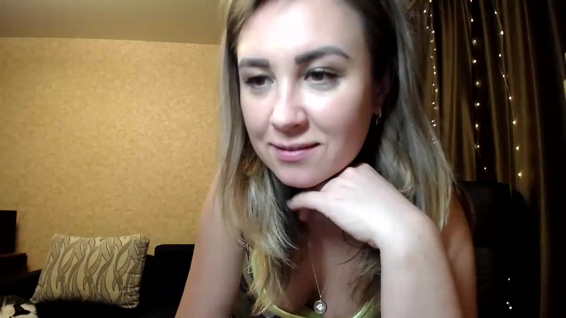 Gallery image thumbnail from Tarot__Reader's myfreecams stream on, 01/21/2023, 04:26 image 10 of 20