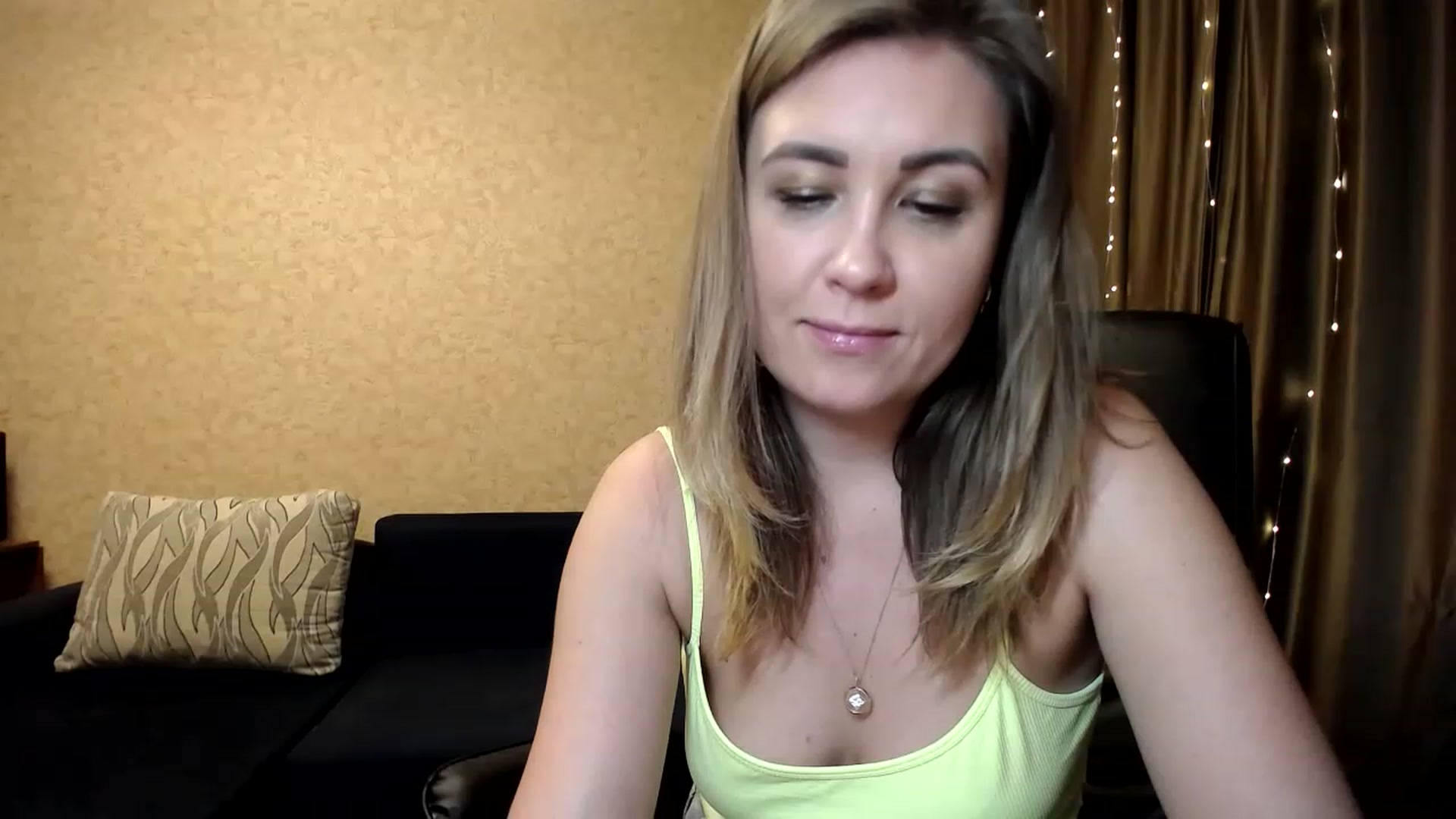 Gallery image thumbnail from Tarot__Reader's myfreecams stream on, 01/21/2023, 04:26 image 18 of 20