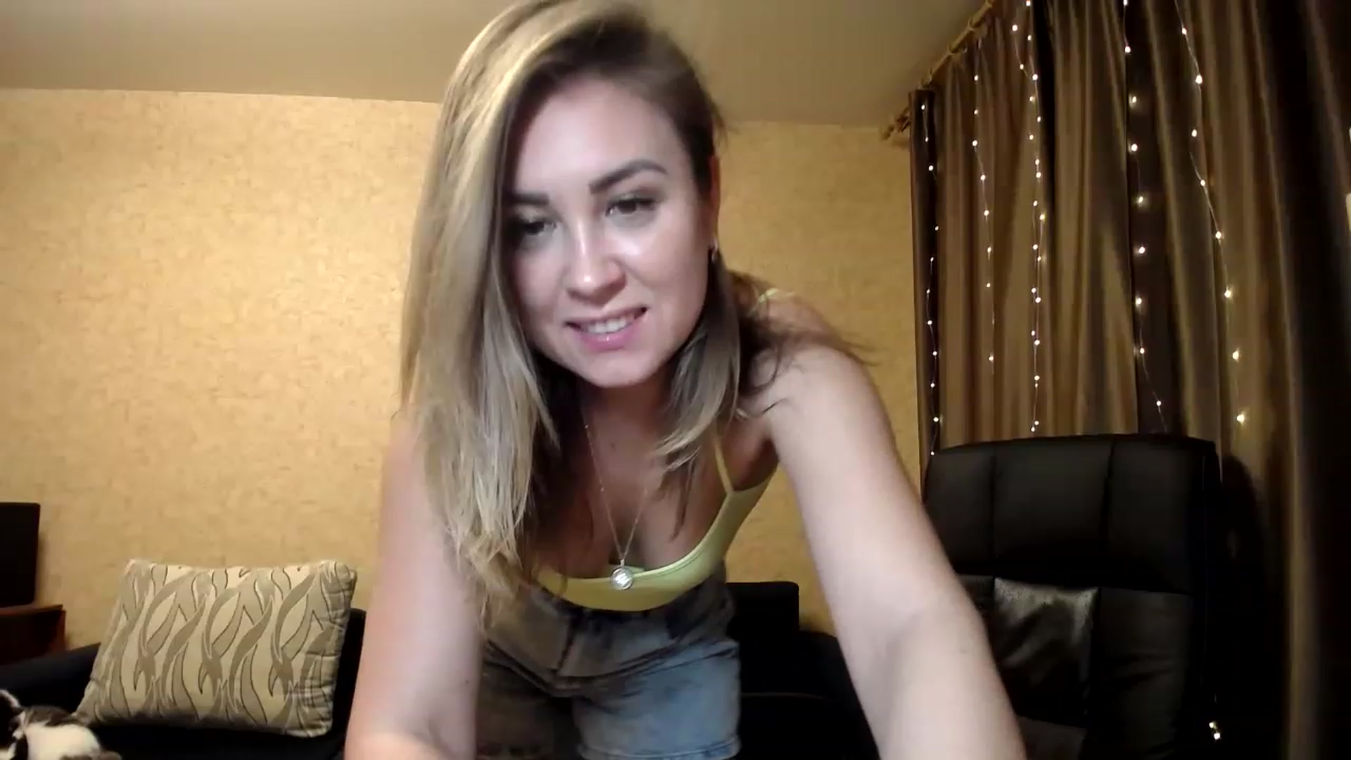 Gallery image thumbnail from Tarot__Reader's myfreecams stream on, 01/21/2023, 04:26 image 12 of 20