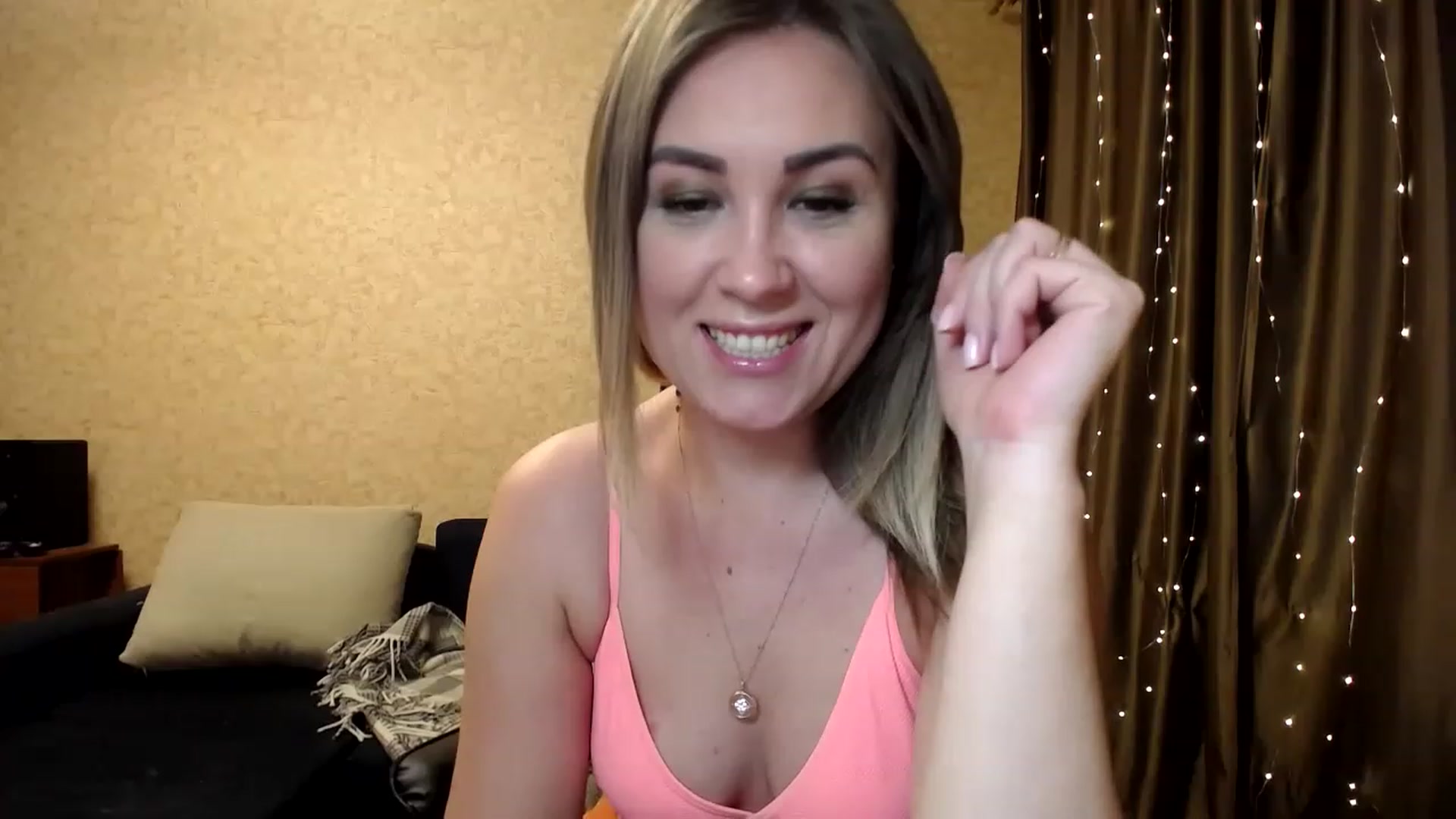 Gallery image thumbnail from Tarot__Reader's myfreecams stream on, 01/22/2023, 02:31 image 8 of 20