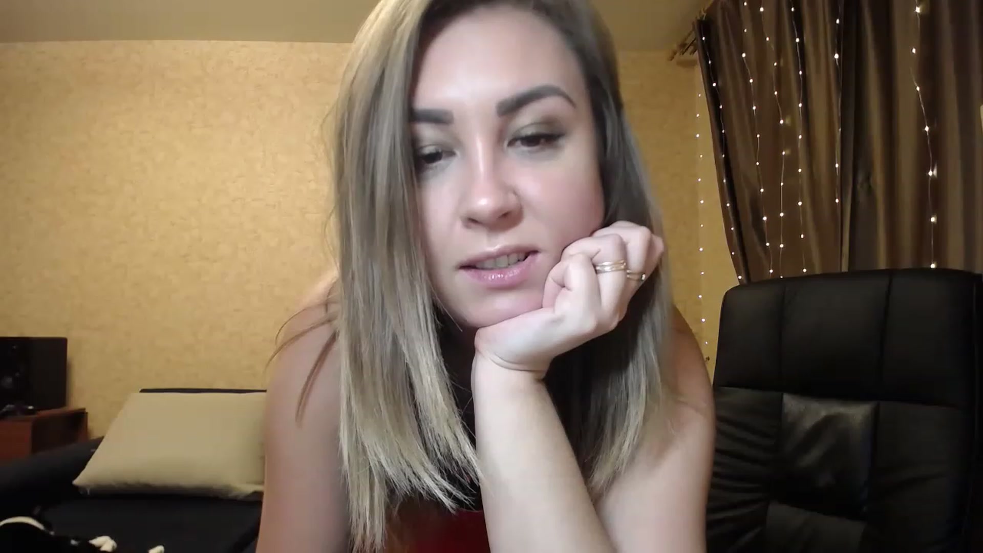 Gallery image thumbnail from Tarot__Reader's myfreecams stream on, 01/22/2023, 21:14 image 17 of 20