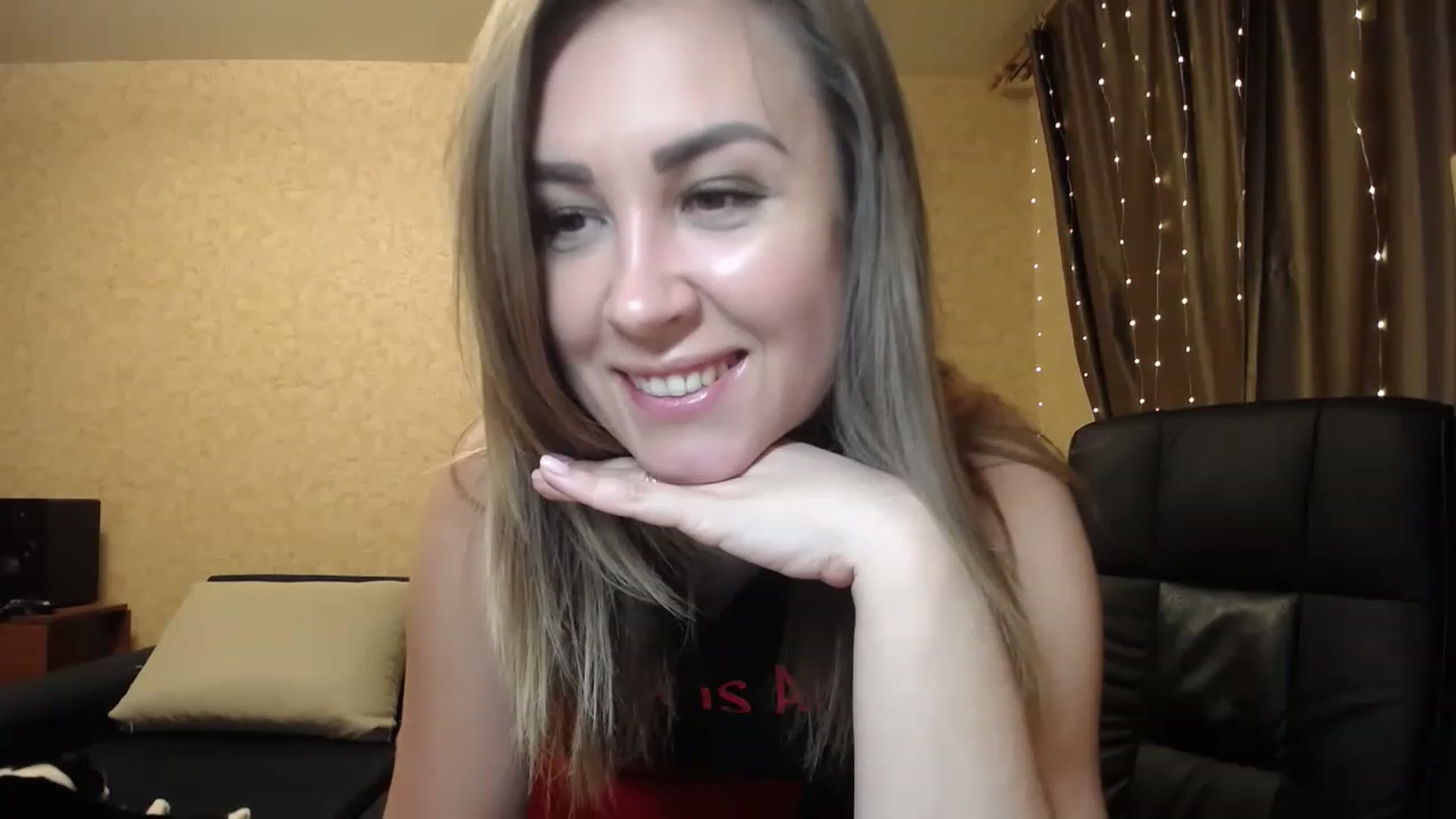 Gallery image thumbnail from Tarot__Reader's myfreecams stream on, 01/22/2023, 21:14 image 16 of 20