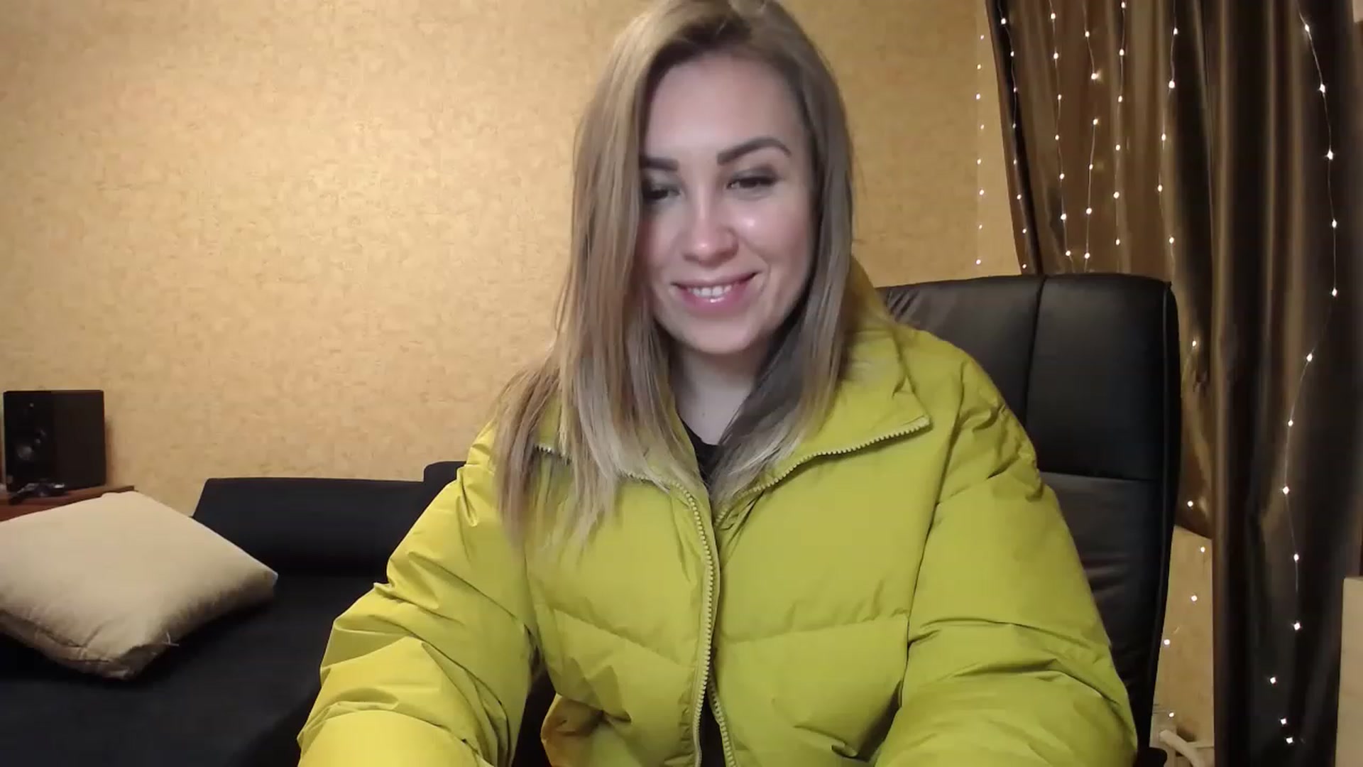 Gallery image thumbnail from Tarot__Reader's myfreecams stream on, 01/22/2023, 23:51 image 15 of 20