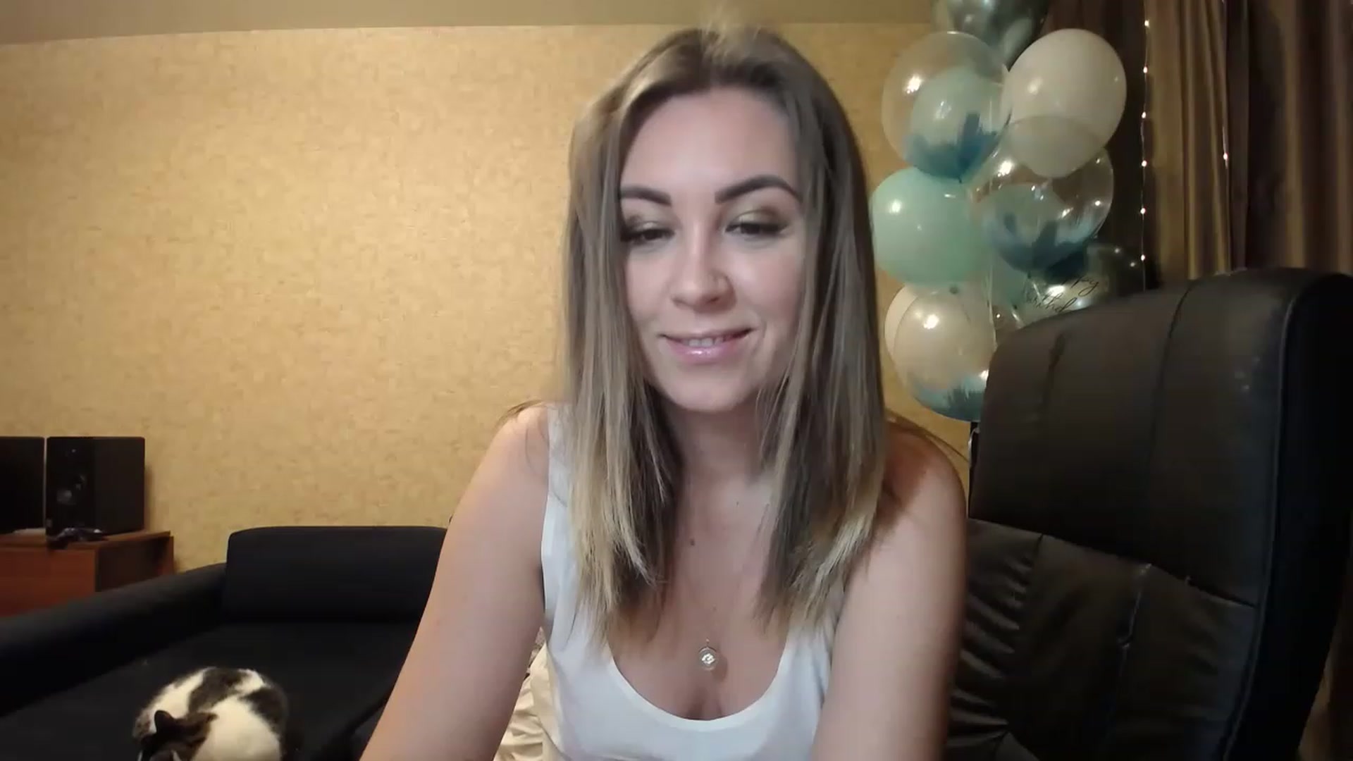 Gallery image thumbnail from Tarot__Reader's myfreecams stream on, 01/27/2023, 01:21 image 6 of 20