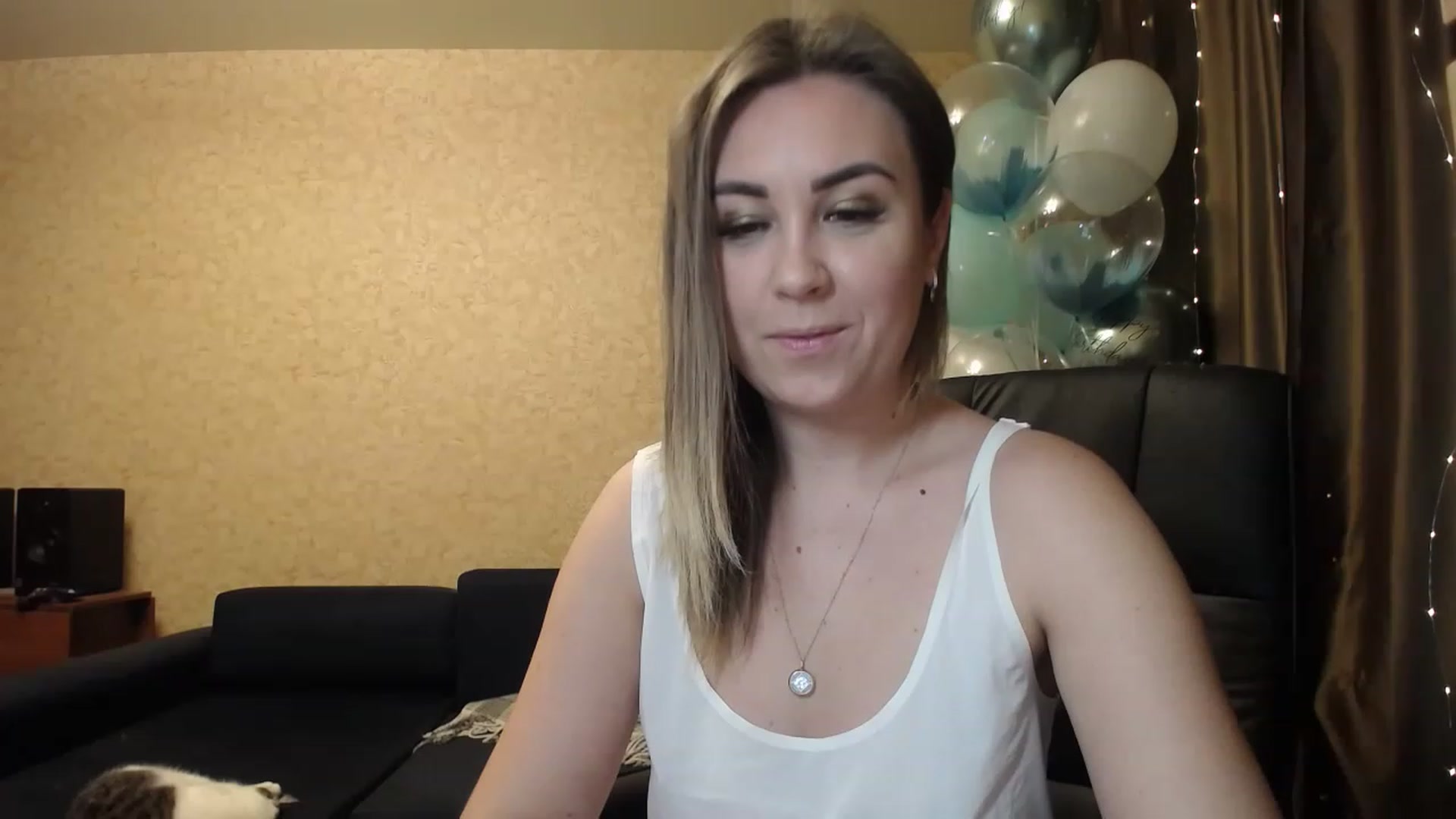 Gallery image thumbnail from Tarot__Reader's myfreecams stream on, 01/27/2023, 01:21 image 4 of 20