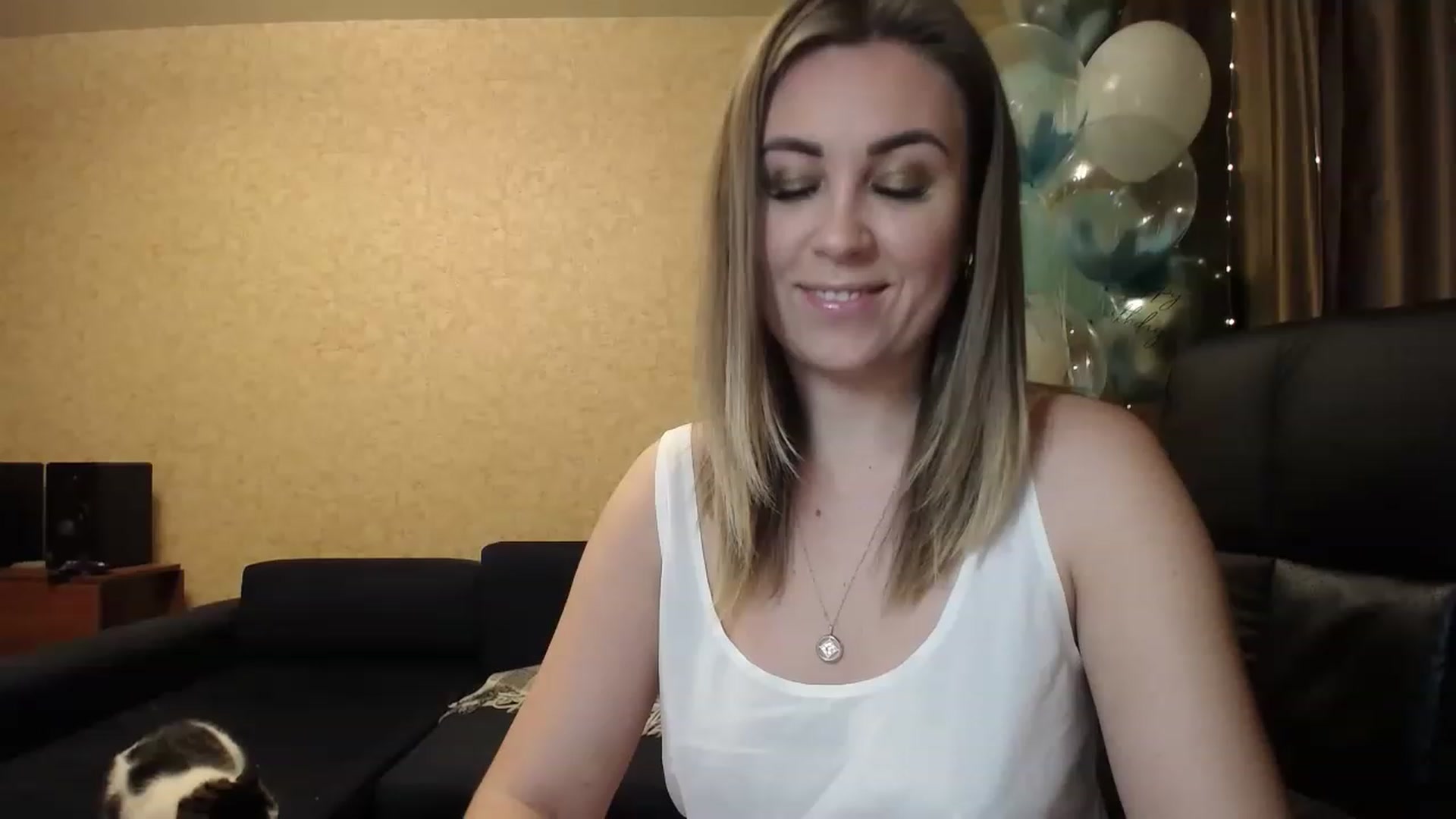 Gallery image thumbnail from Tarot__Reader's myfreecams stream on, 01/27/2023, 01:21 image 10 of 20