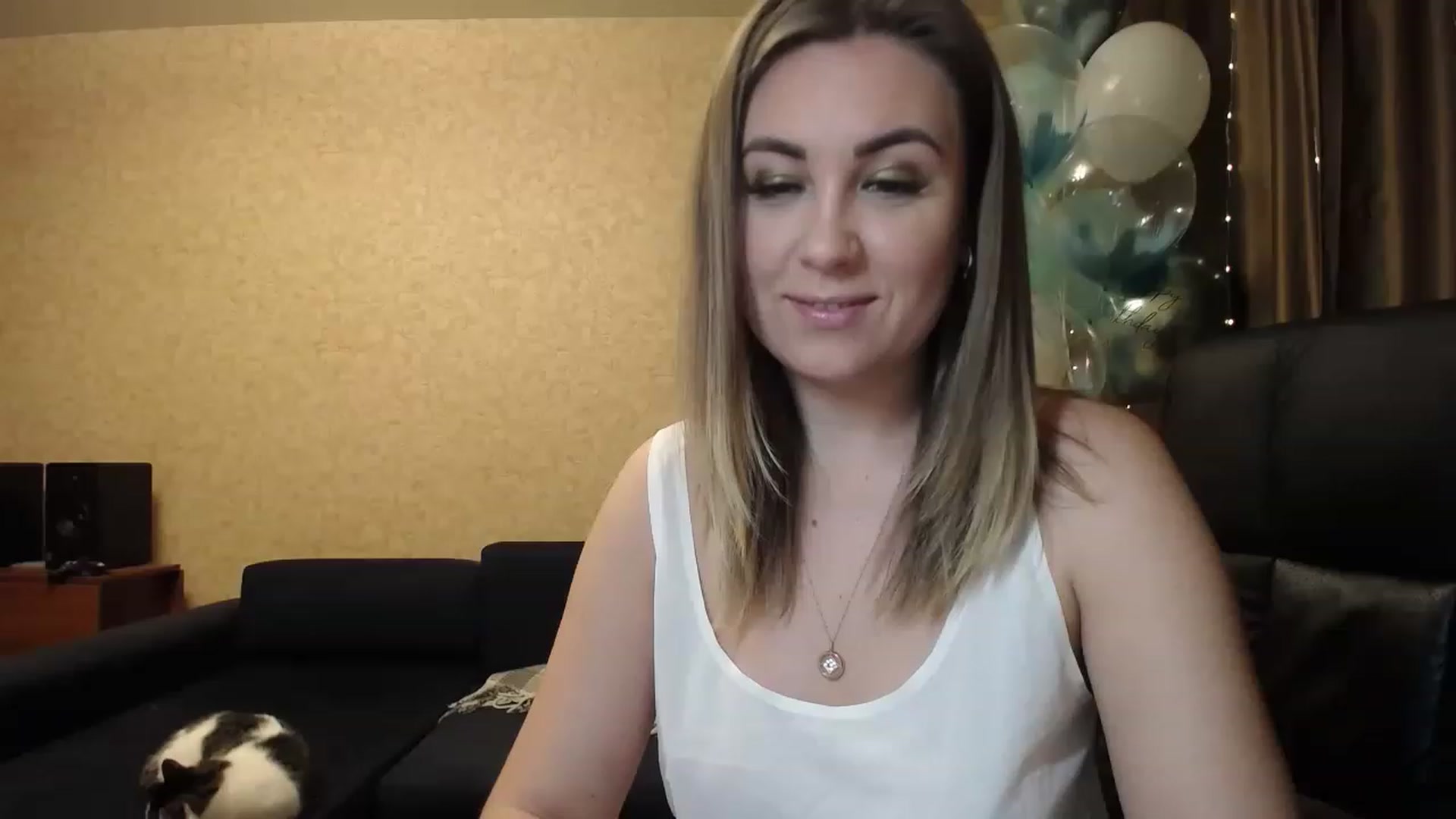 Gallery image thumbnail from Tarot__Reader's myfreecams stream on, 01/27/2023, 01:21 image 9 of 20