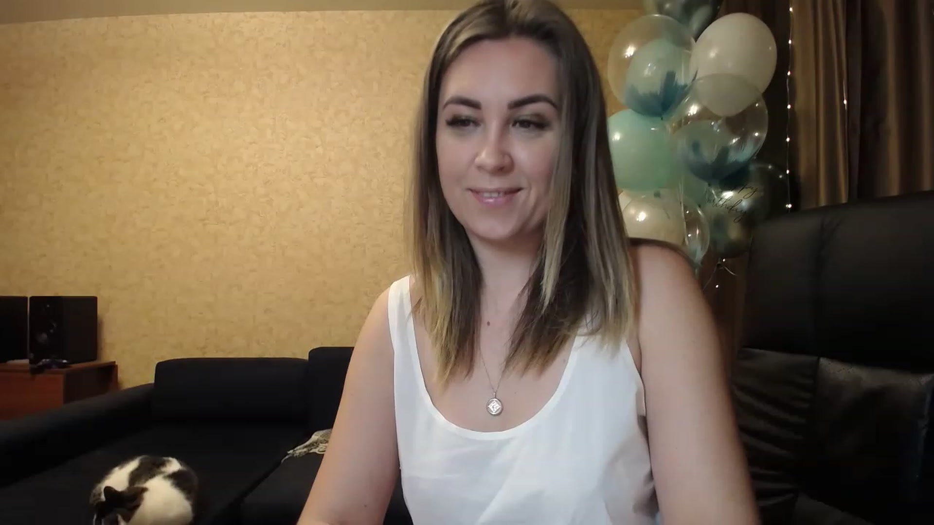 Gallery image thumbnail from Tarot__Reader's myfreecams stream on, 01/27/2023, 01:21 image 8 of 20
