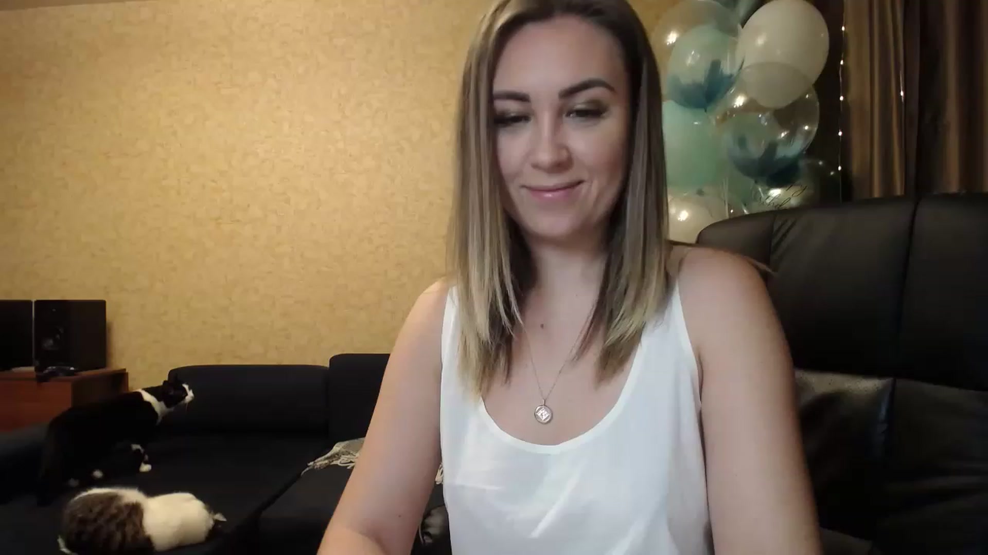 Gallery image thumbnail from Tarot__Reader's myfreecams stream on, 01/27/2023, 01:21 image 18 of 20