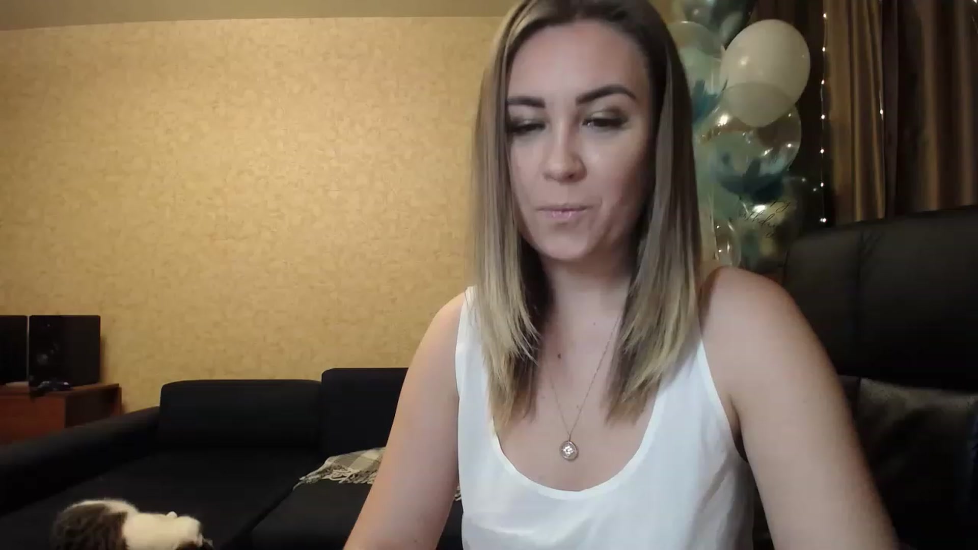 Gallery image thumbnail from Tarot__Reader's myfreecams stream on, 01/27/2023, 01:21 image 14 of 20