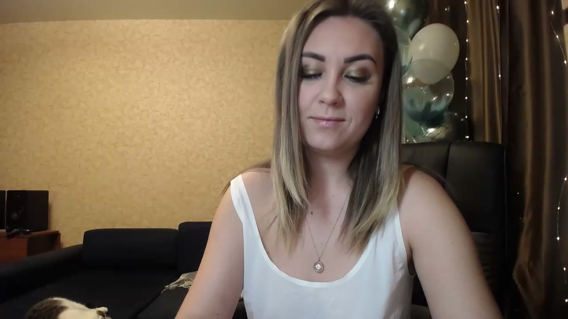 Gallery image thumbnail from Tarot__Reader's myfreecams stream on, 01/27/2023, 01:21 image 1 of 20