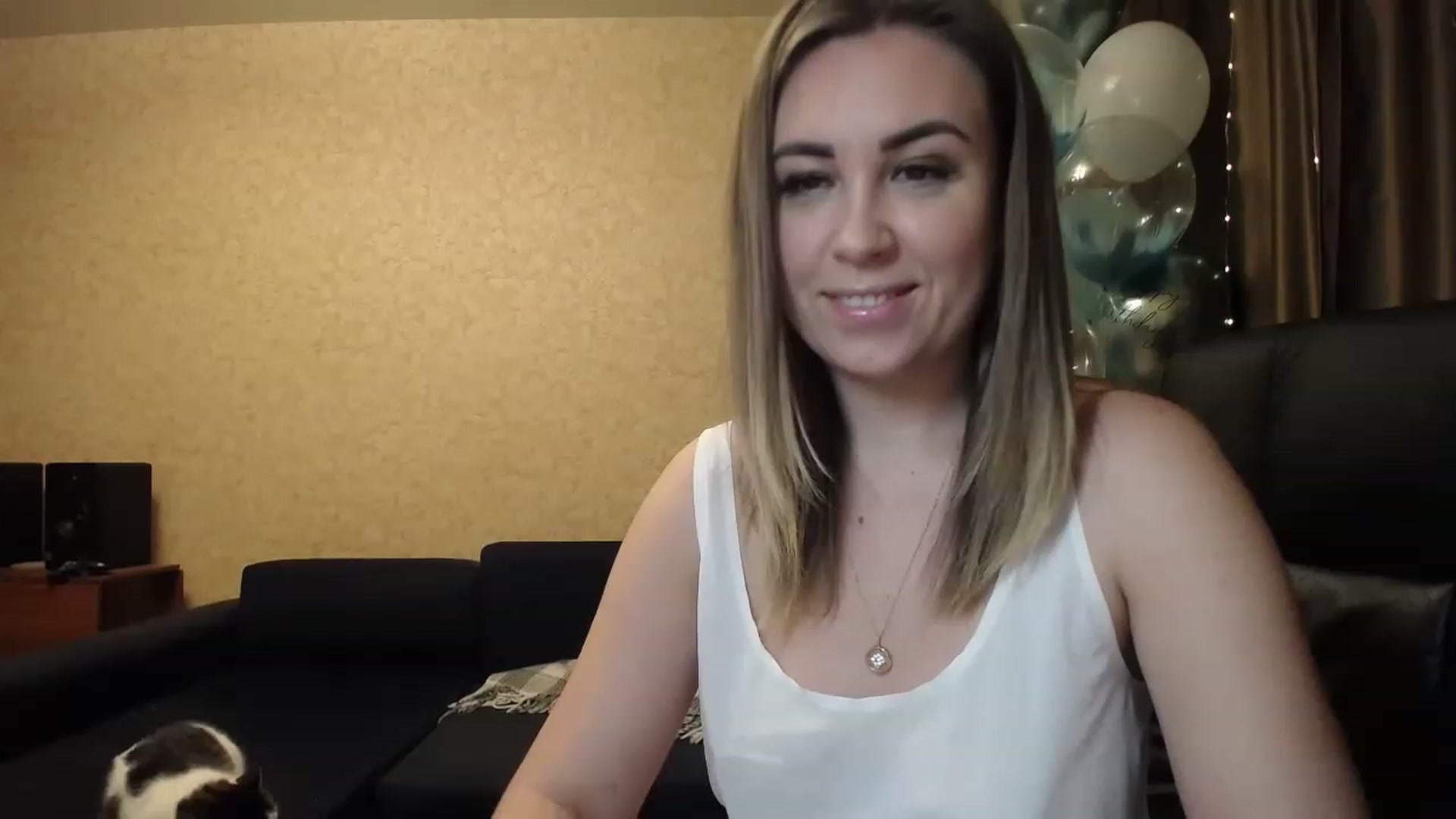 Gallery image thumbnail from Tarot__Reader's myfreecams stream on, 01/27/2023, 01:21 image 11 of 20