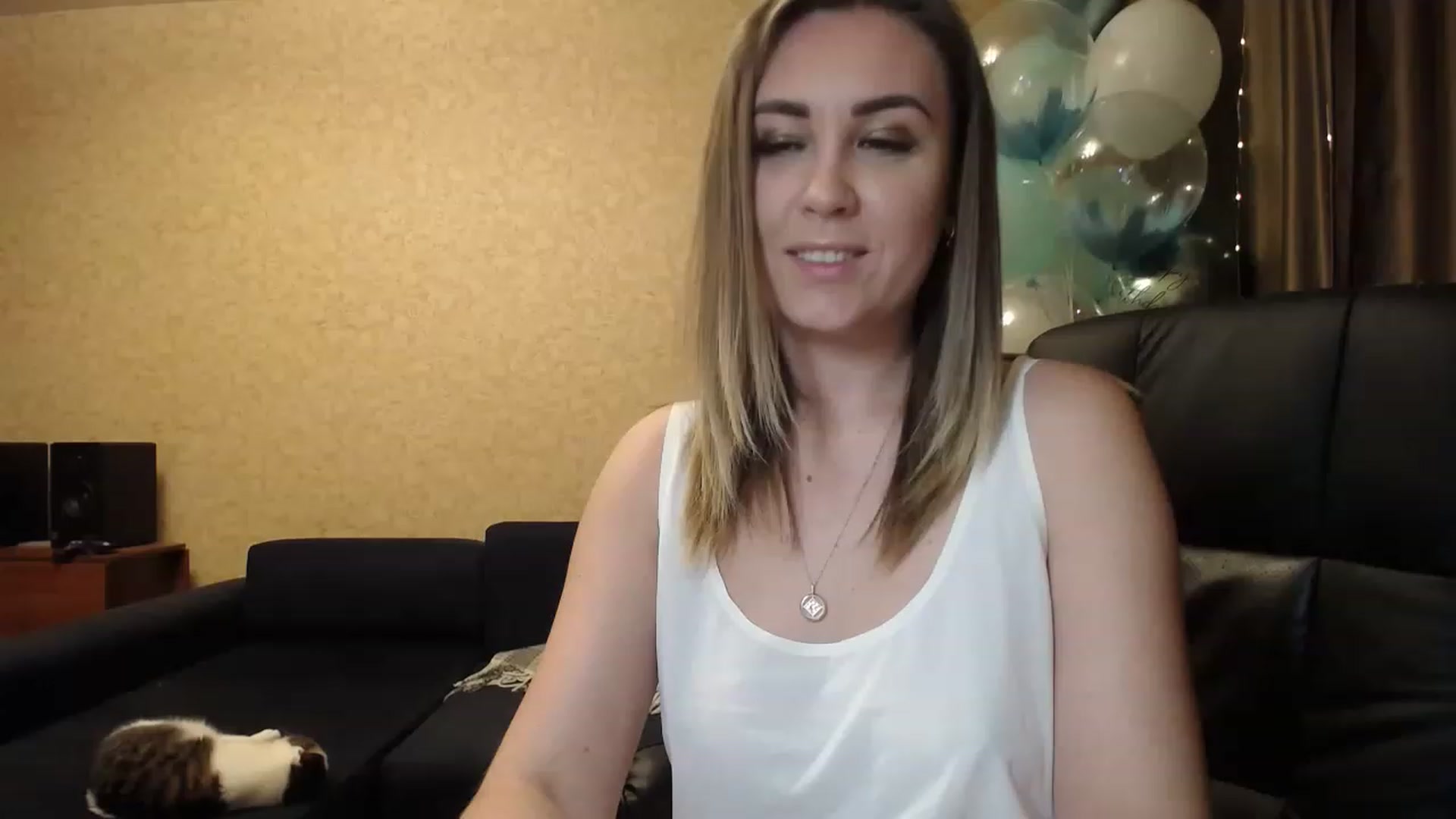 Gallery image thumbnail from Tarot__Reader's myfreecams stream on, 01/27/2023, 01:21 image 19 of 20