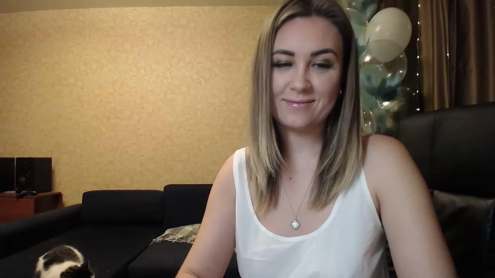 Gallery image thumbnail from Tarot__Reader's myfreecams stream on, 01/27/2023, 01:21 image 12 of 20