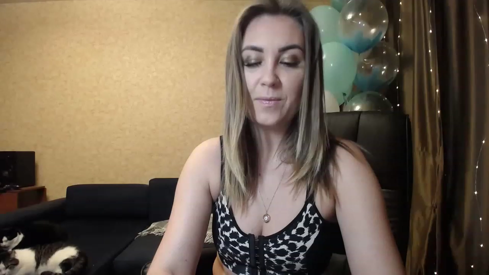 Gallery image thumbnail from Tarot__Reader's myfreecams stream on, 01/27/2023, 02:30 image 8 of 20
