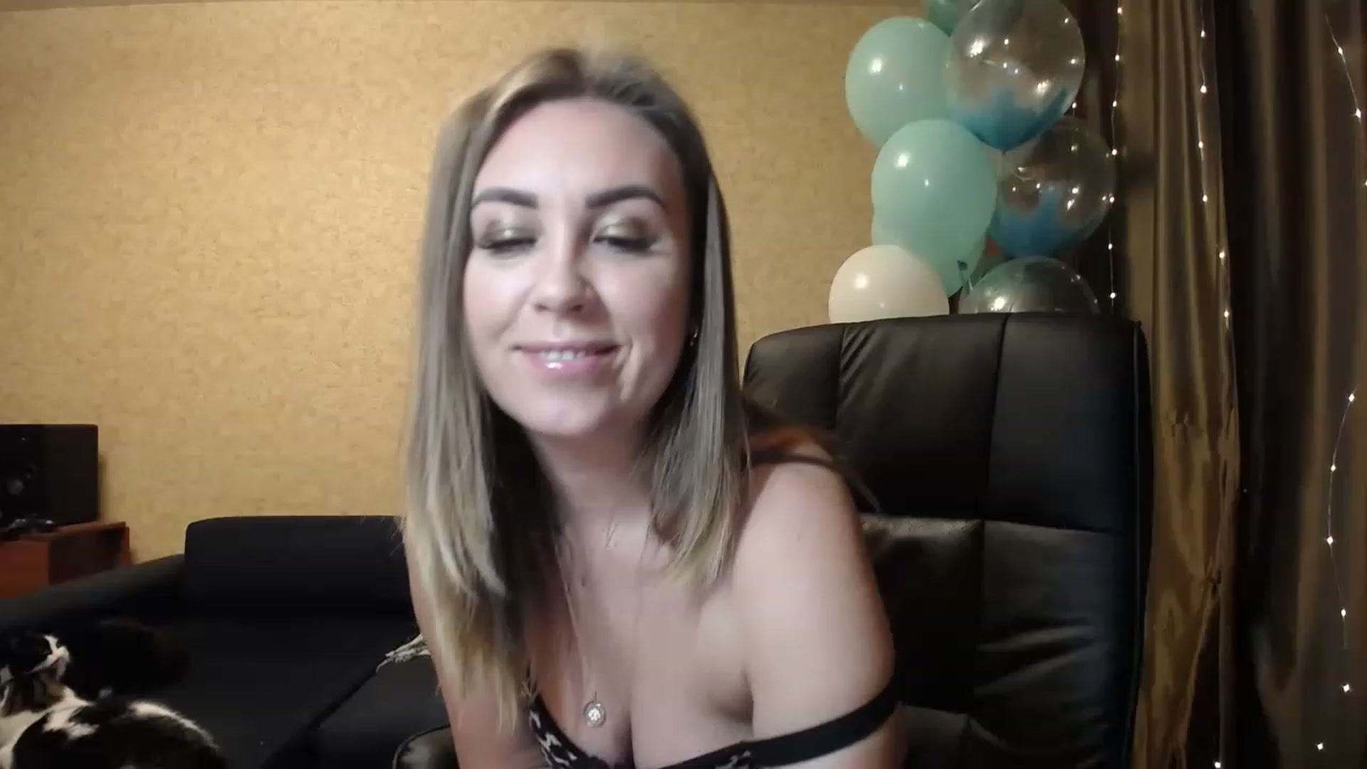 Gallery image thumbnail from Tarot__Reader's myfreecams stream on, 01/27/2023, 02:30 image 6 of 20