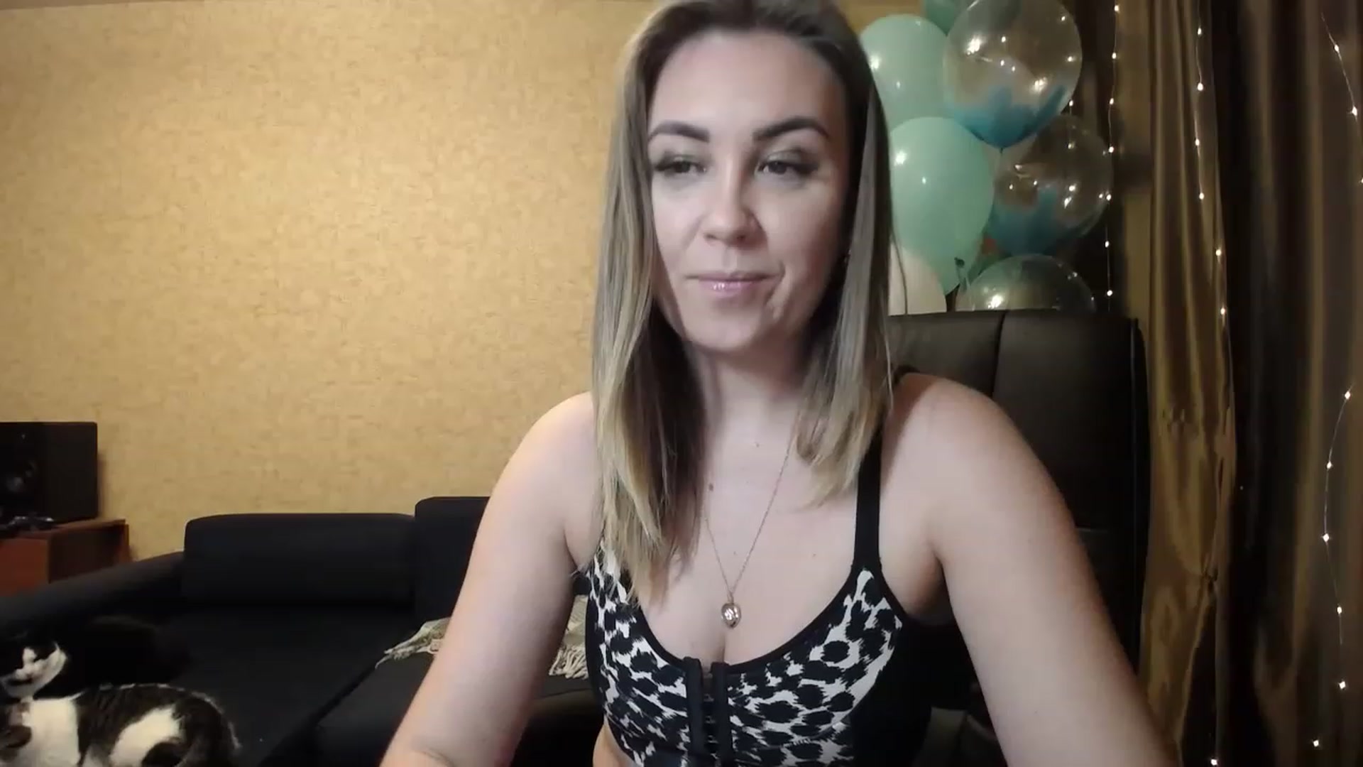 Gallery image thumbnail from Tarot__Reader's myfreecams stream on, 01/27/2023, 02:30 image 7 of 20