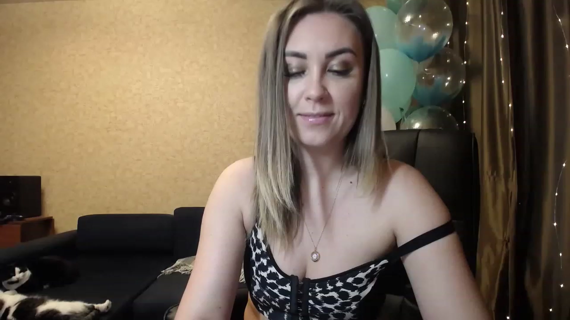 Gallery image thumbnail from Tarot__Reader's myfreecams stream on, 01/27/2023, 02:30 image 5 of 20