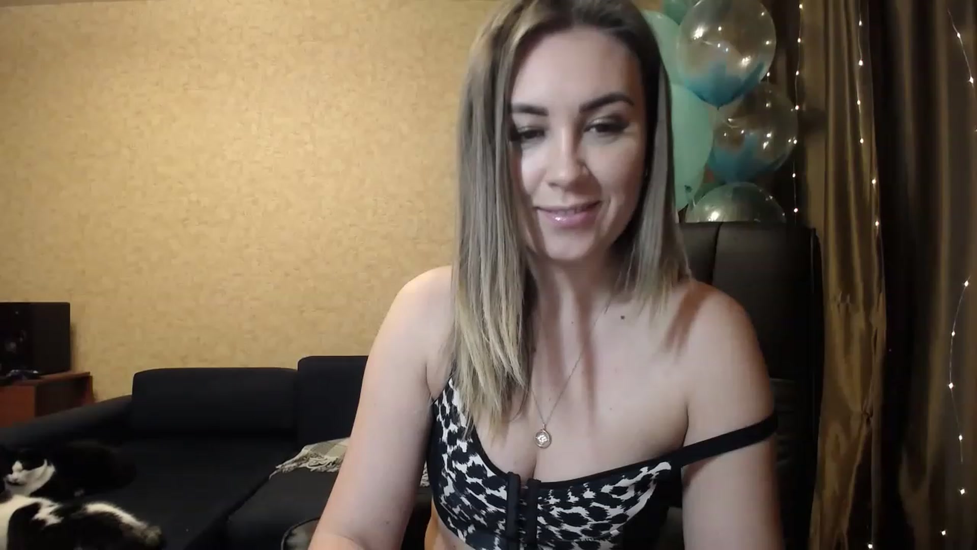 Gallery image thumbnail from Tarot__Reader's myfreecams stream on, 01/27/2023, 02:30 image 2 of 20