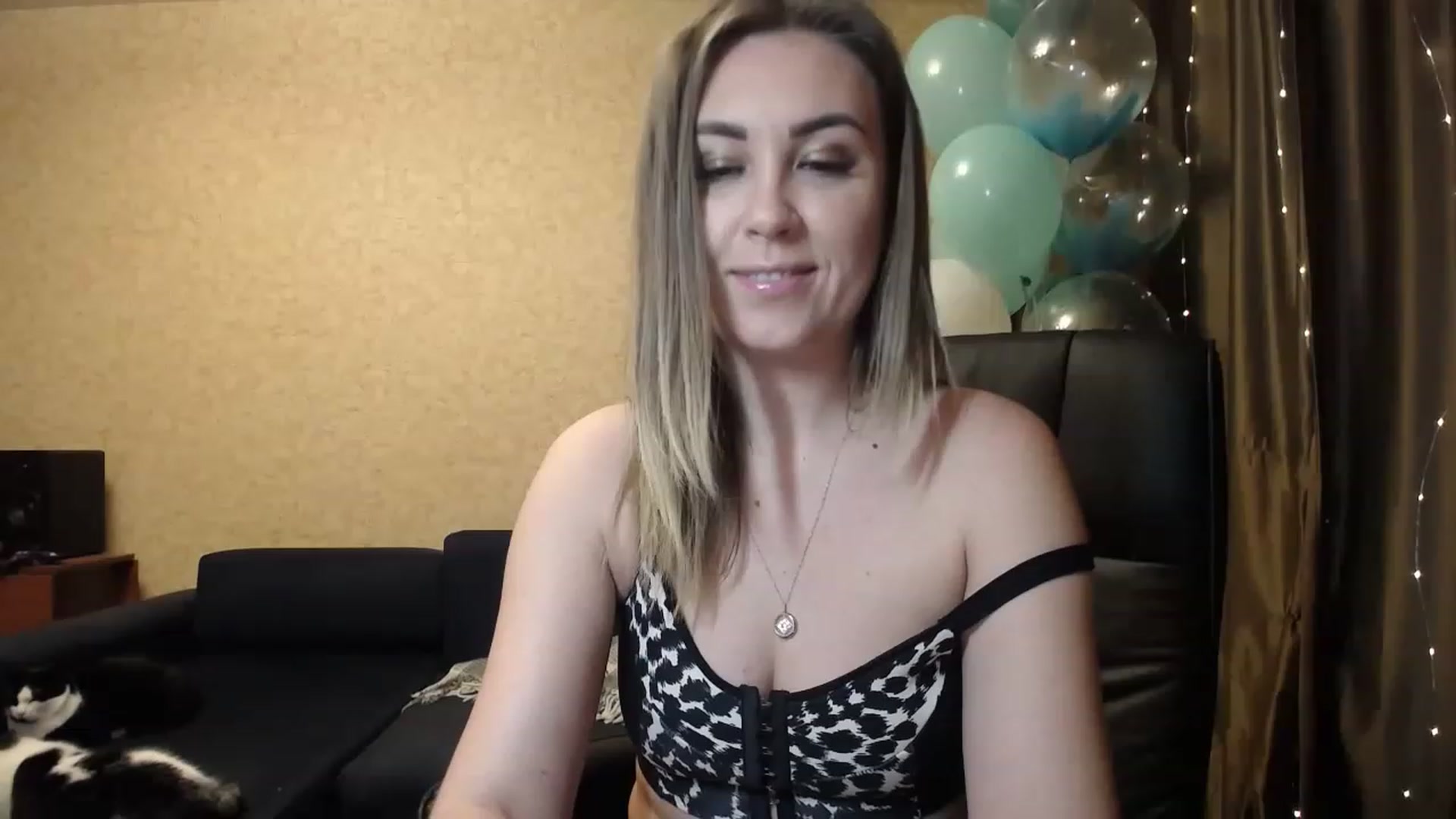 Gallery image thumbnail from Tarot__Reader's myfreecams stream on, 01/27/2023, 02:30 image 1 of 20