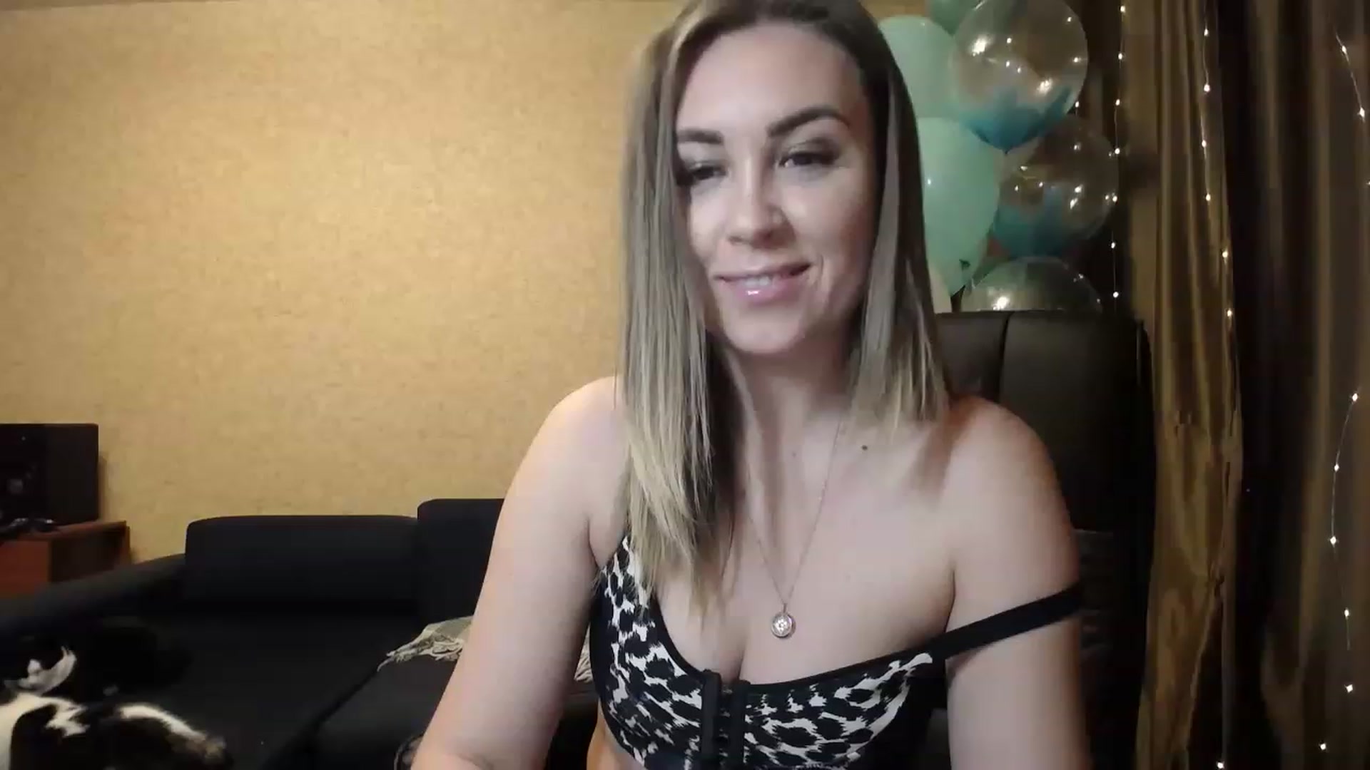 Gallery image thumbnail from Tarot__Reader's myfreecams stream on, 01/27/2023, 02:30 image 3 of 20