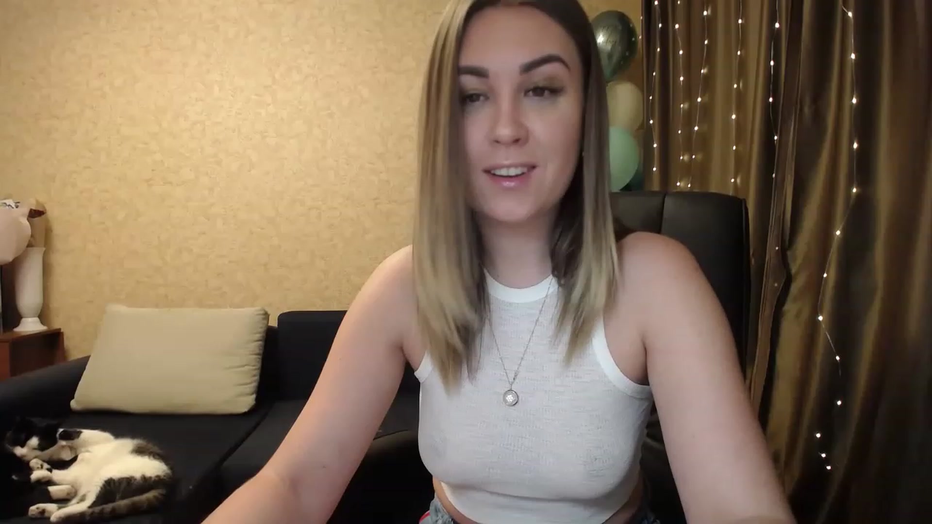 Gallery image thumbnail from Tarot__Reader's myfreecams stream on, 02/01/2023, 18:51 image 9 of 20