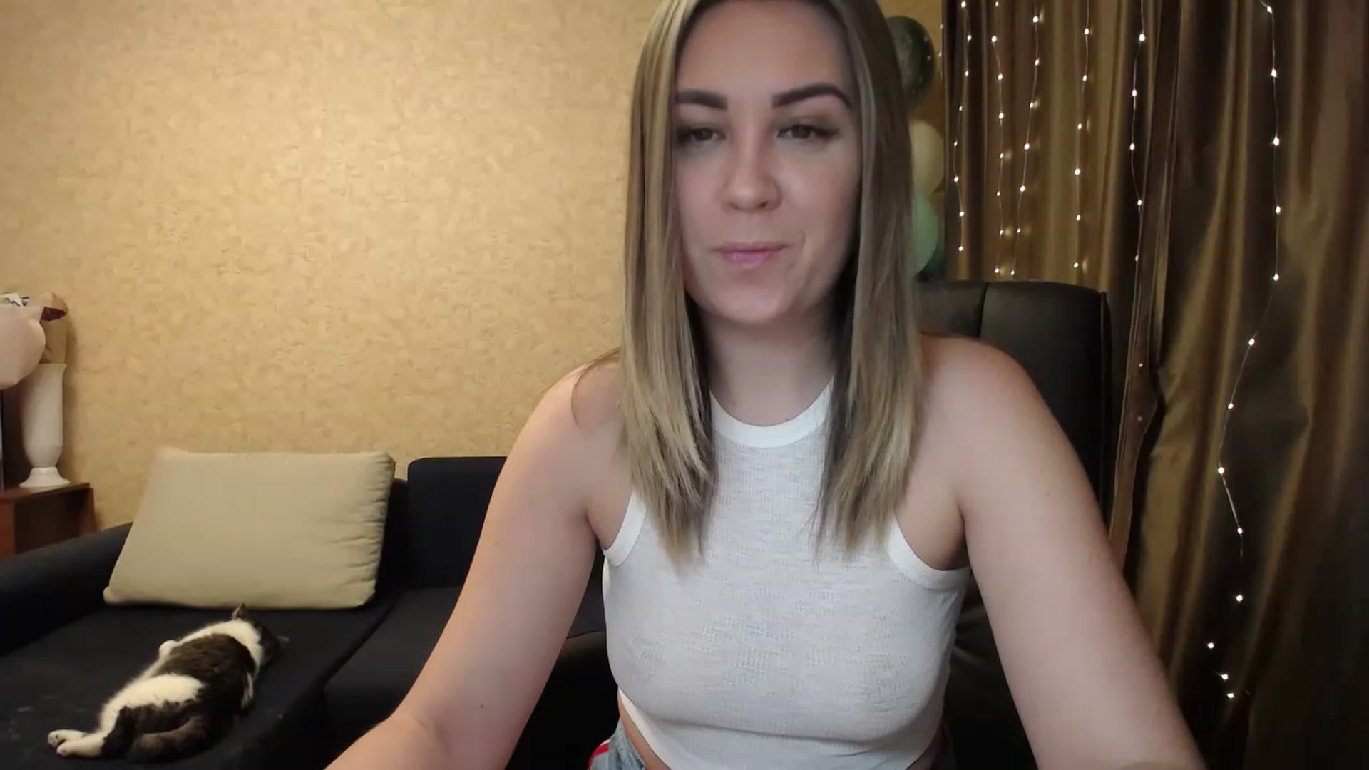 Gallery image thumbnail from Tarot__Reader's myfreecams stream on, 02/01/2023, 18:51 image 4 of 20